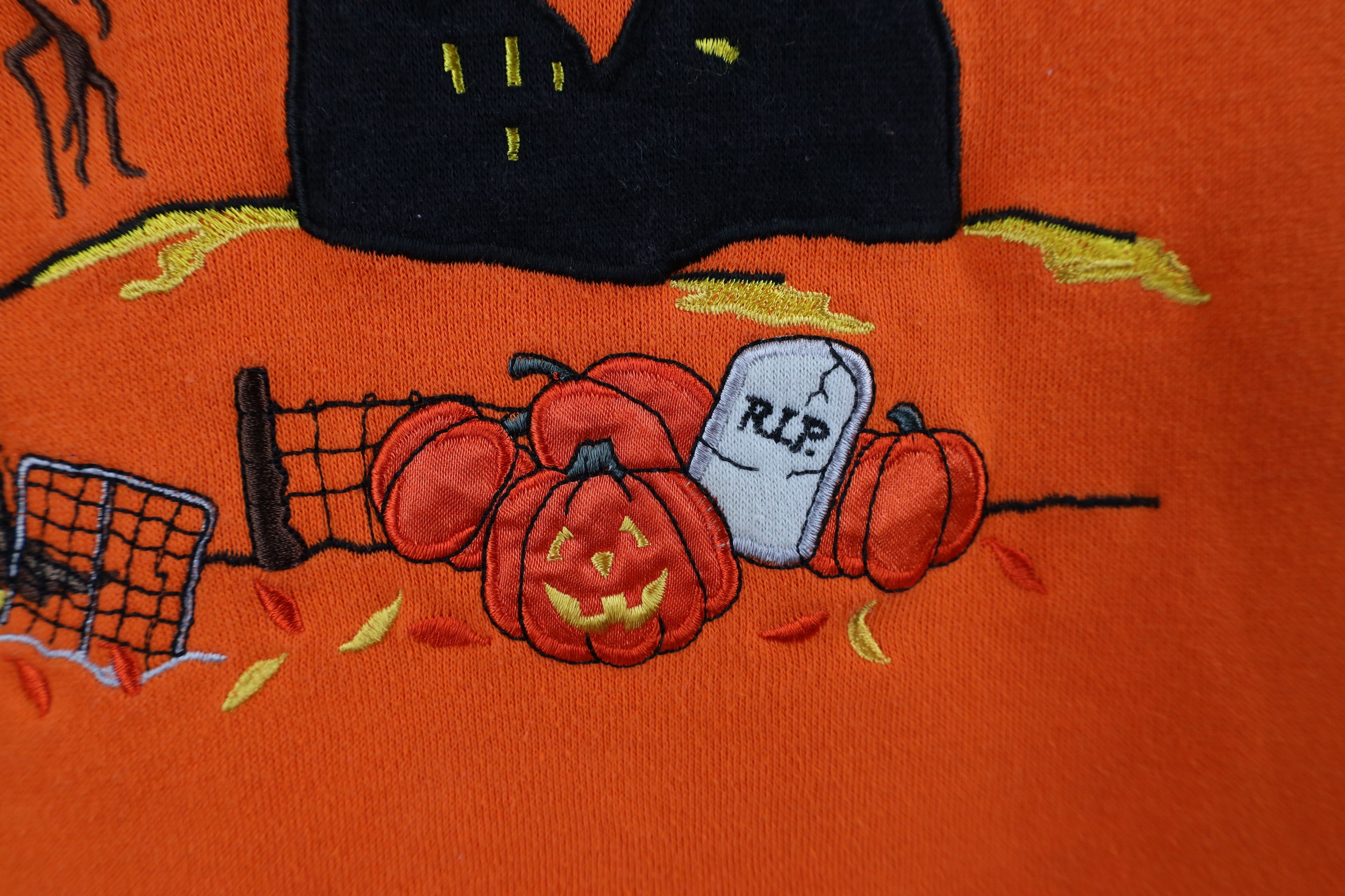Vintage Vintage 90s Streetwear Halloween Castle Grave Sweatshirt Size L / US 10 / IT 46 - 6 Thumbnail