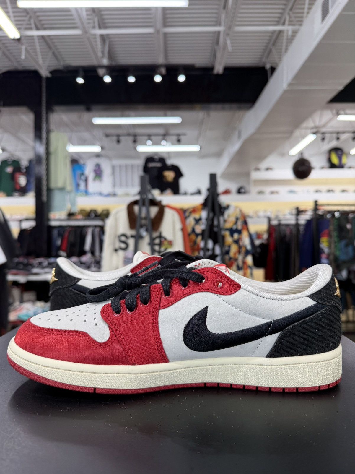 Jordan Brand Air Jordan 1 Low Trophy Room Rookie Card Away Size 8.5(2024) Size US 8.5 / EU 41-42 - 4 Thumbnail
