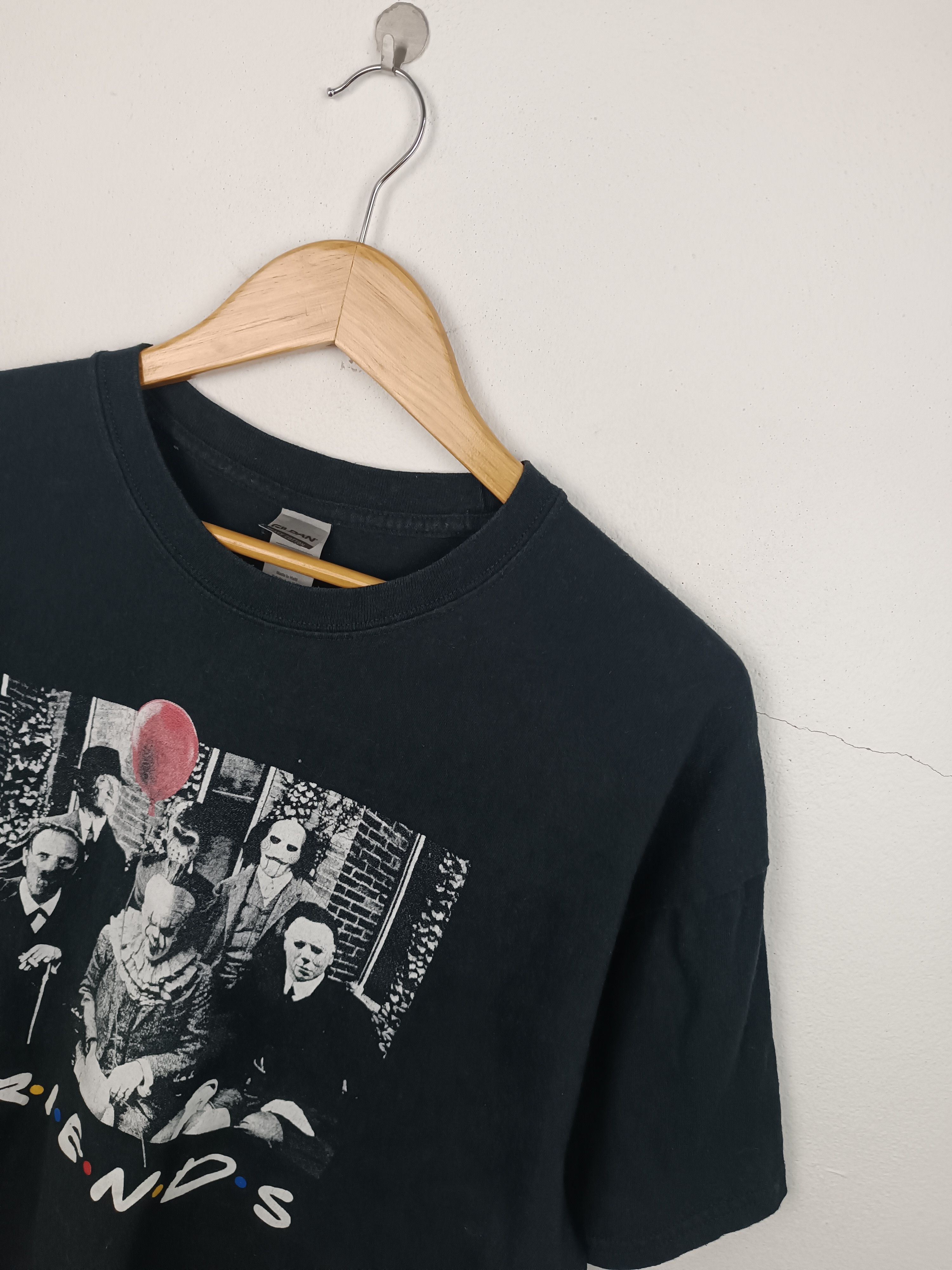 Vintage VINTAGE FRIENDS SITCOM PARODY HORROR IT KRUEGER JASON MYERS Size US XL / EU 56 / 4 - 9 Thumbnail