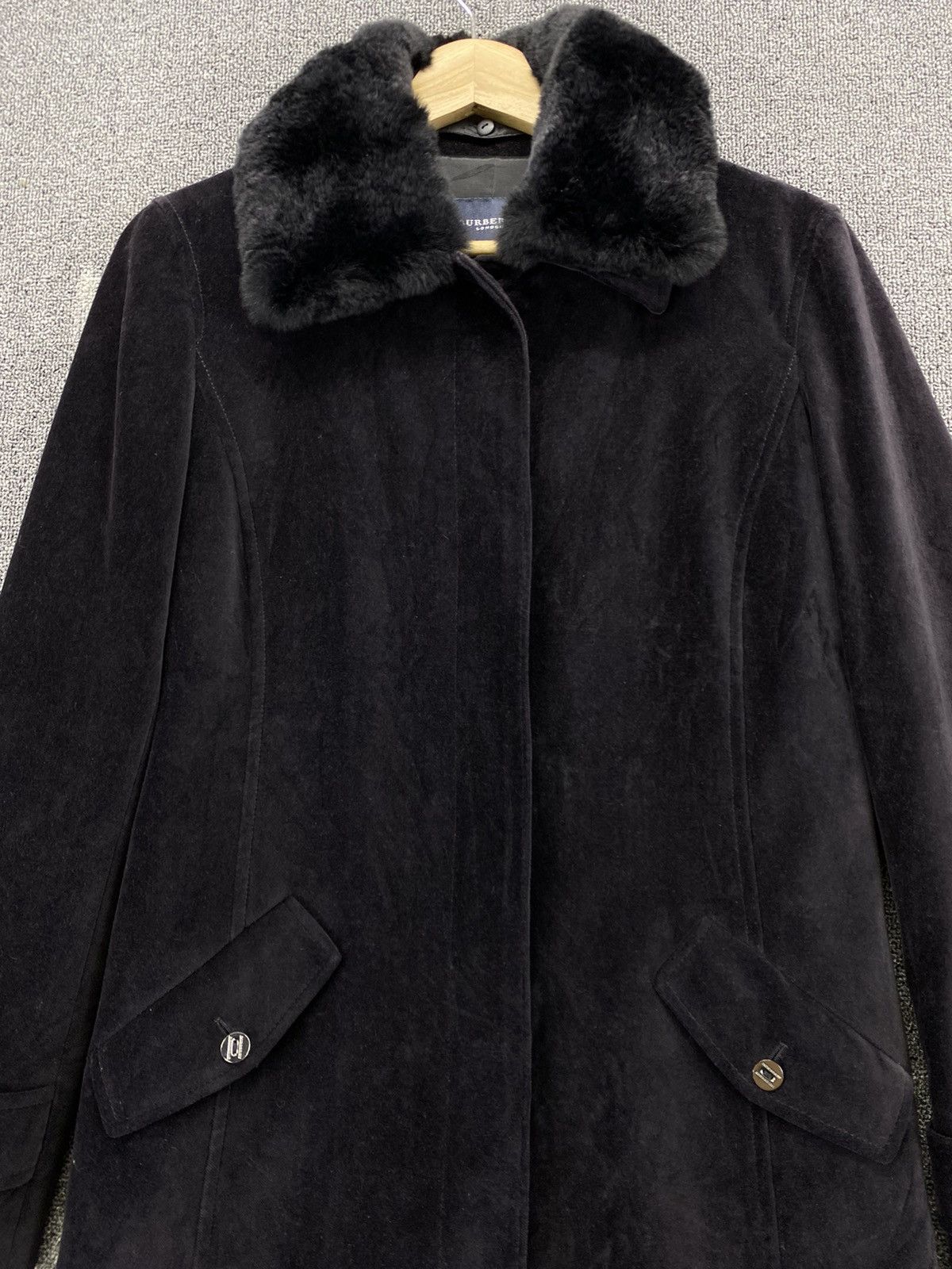 Burberry Vintage Burberry London Faux Fur Hooded Velvet Jacket Size XS / US 0-2 / IT 36-38 - 18 Thumbnail