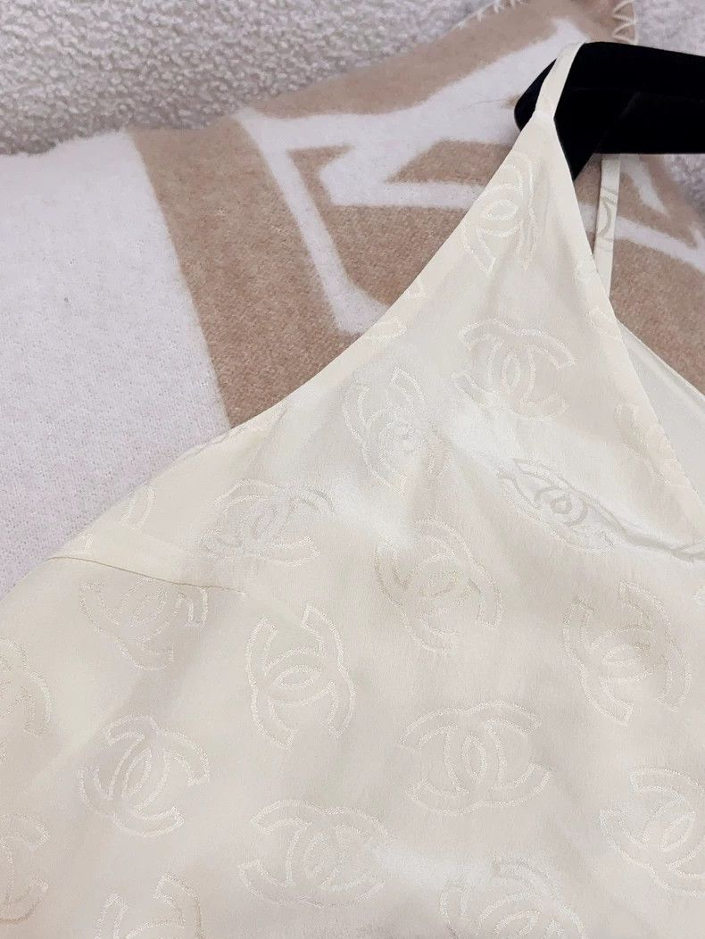 Chanel Chanel Mulberry silk silk full print double C suspender ve Size XS / US 0-2 / IT 36-38 - 4 Thumbnail