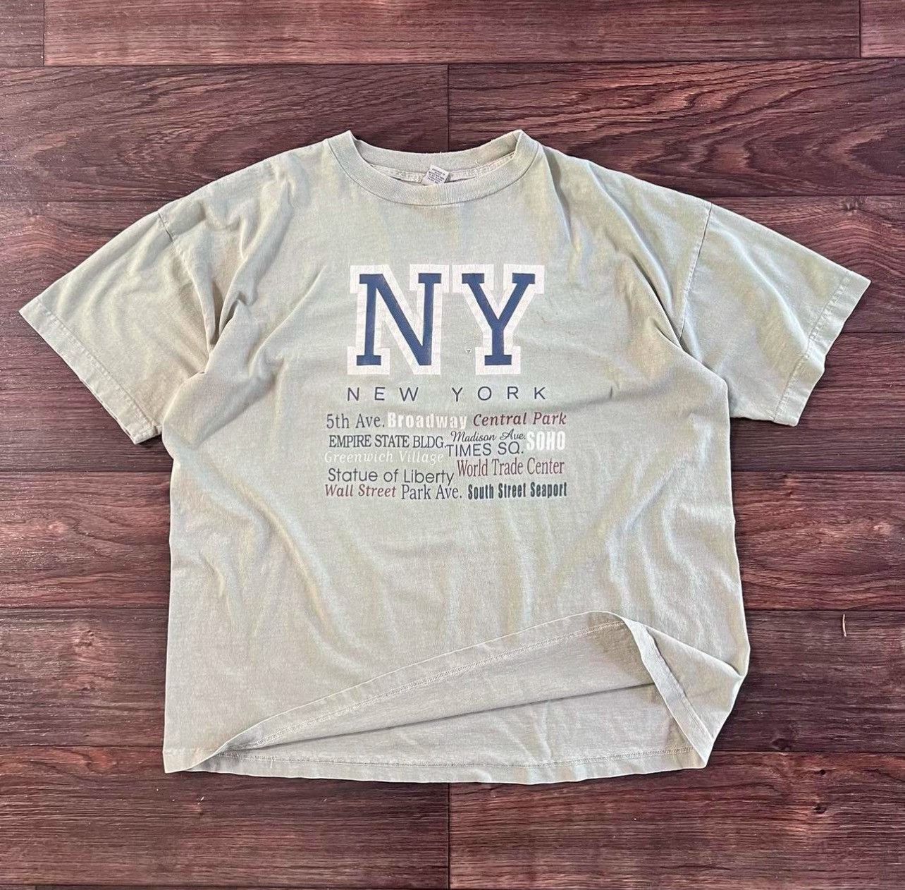 Vintage Vintage Y2K single stitch, New York City Tourist T-shirt Size US XL / EU 56 / 4 - 1 Thumbnail
