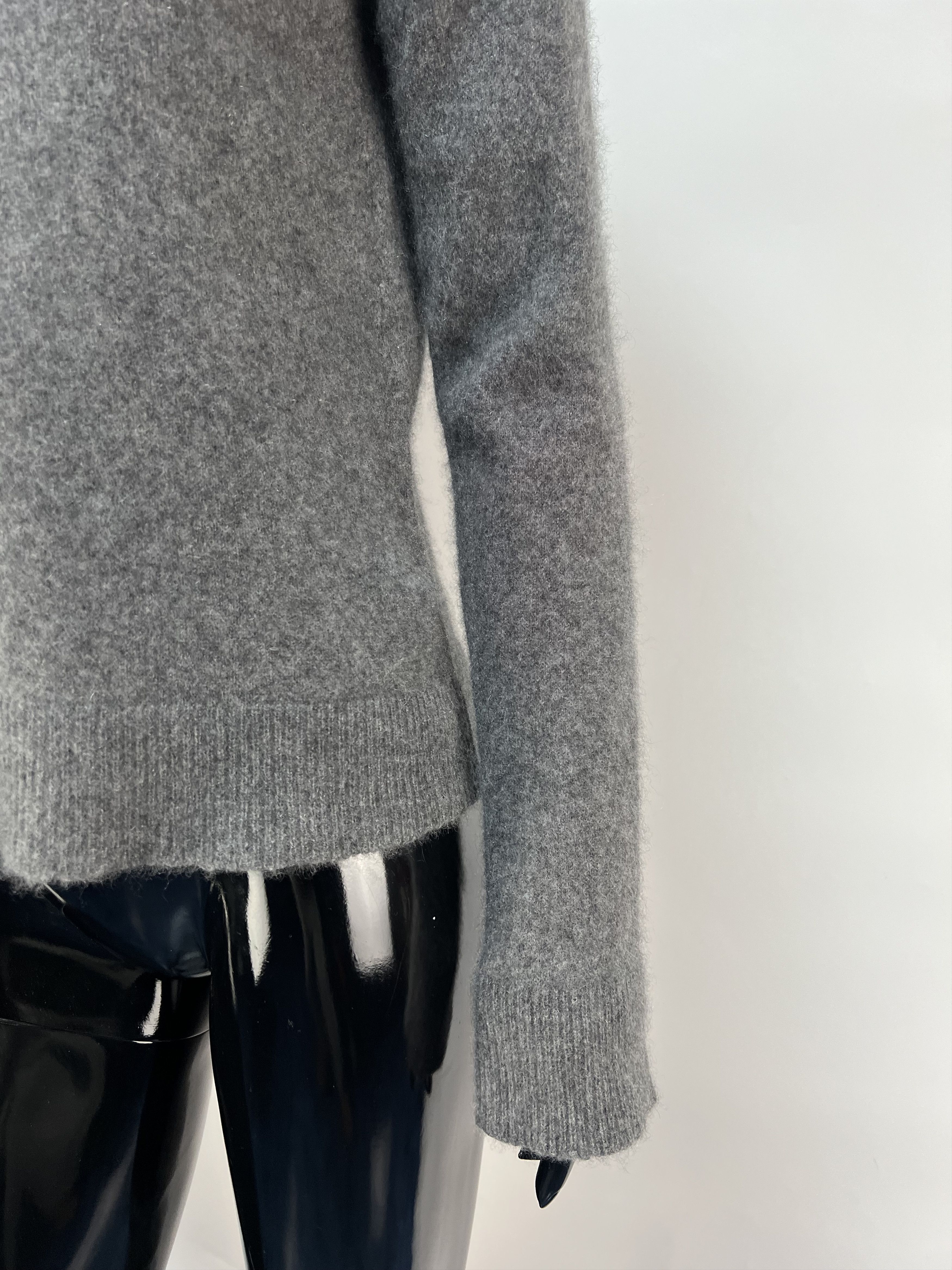 Zadig & Voltaire Zadig & Voltaire Cashmere V-Neck Sweater Leather Aplication Size S / US 4 / IT 40 - 4 Thumbnail