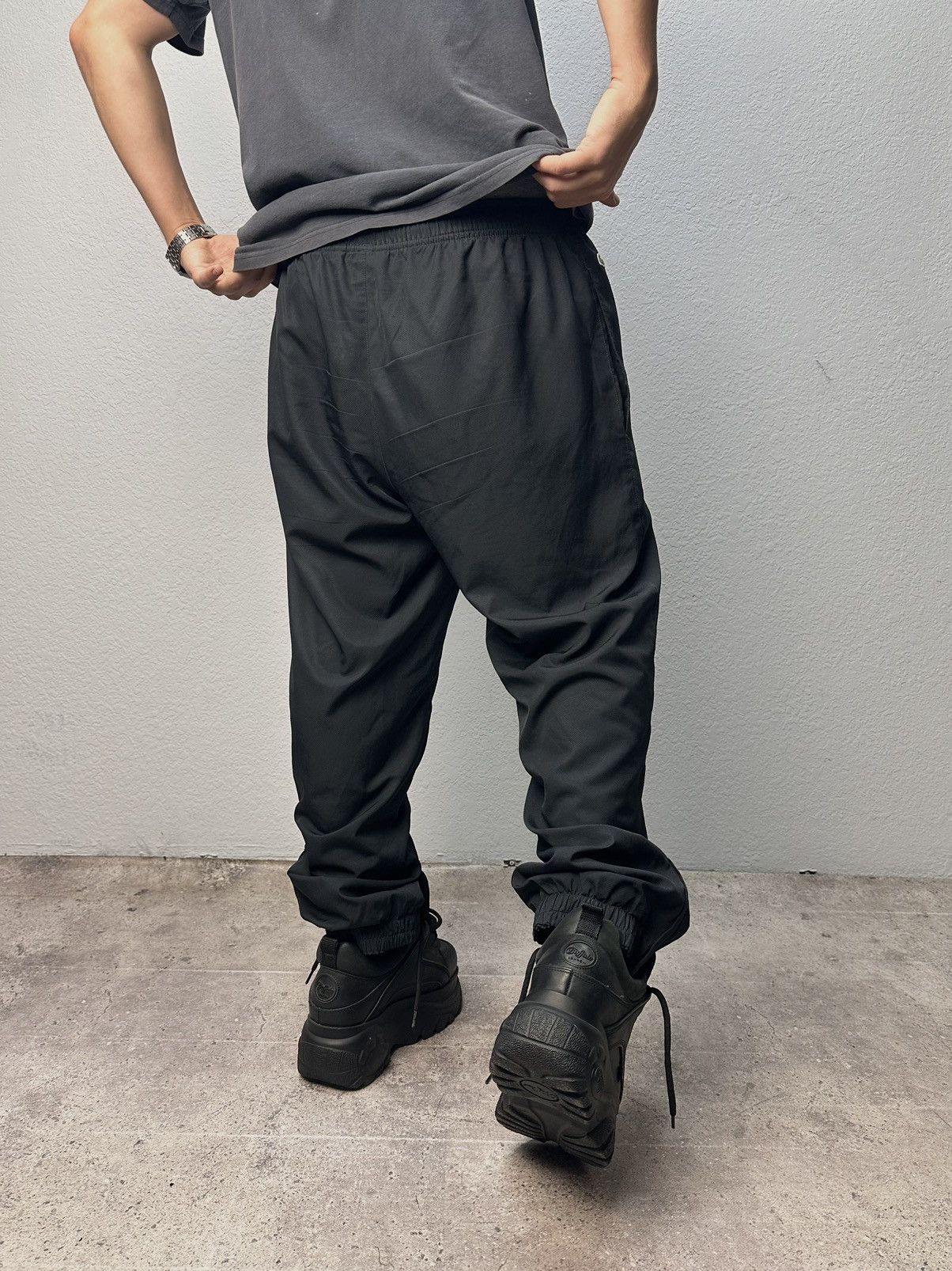 Lacoste Vintage Lacoste black track pants nylon minimal Y2K sport Size US 38 / EU 54 - 9 Thumbnail
