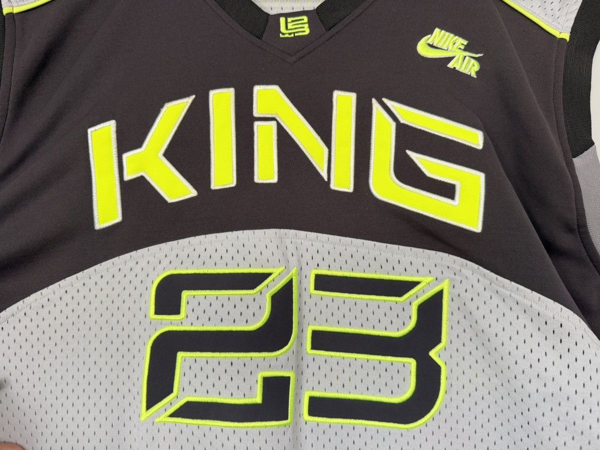 Nike NIKE AIR LEBRON JAMES KING 23 TEAM JERSEY SILVER TAG VINTAGE Size US XXL / EU 58 / 5 - 8 Thumbnail