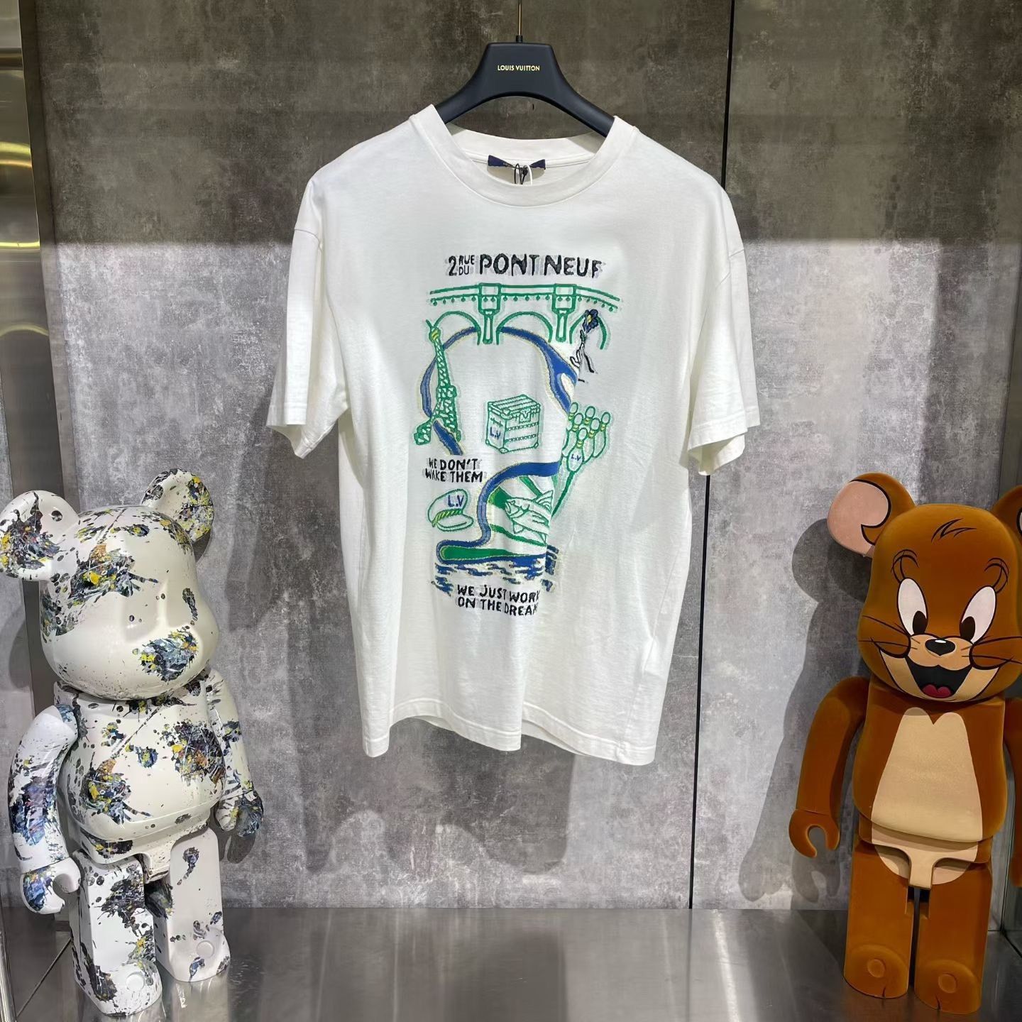 Louis Vuitton Louis Vuitton Collab Graphic T-Shirt l Men Size US L / EU 52-54 / 3 - 1 Thumbnail