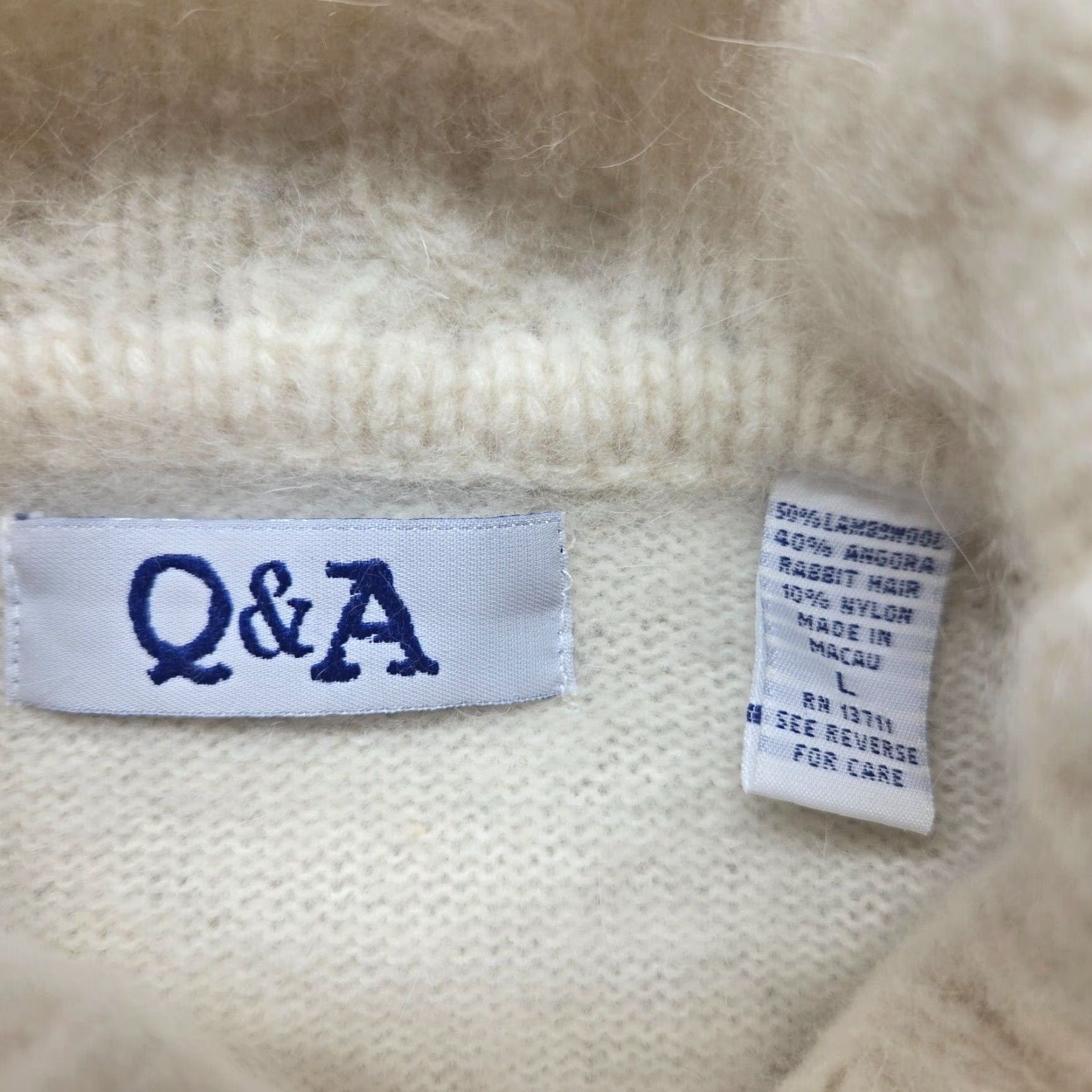Vintage Q&A Sweater Ivory White Cropped Long Sleeve Women’s L Large Knit Pullover V-Neck Lightweight Ribbed Cuff Fall Solid 90s or 00s Style Mens? Women? Size L / US 10 / IT 46 - 2 Thumbnail