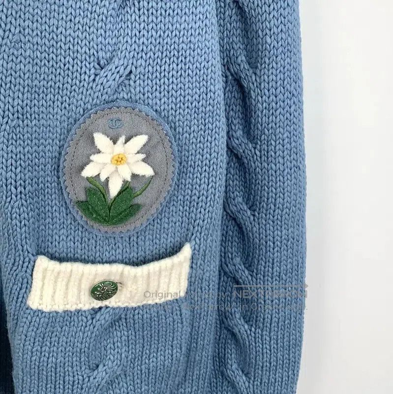 Chanel Chanel Women's Blue Wool Cardigan with Floral Detail . Size S / US 4 / IT 40 - 4 Thumbnail