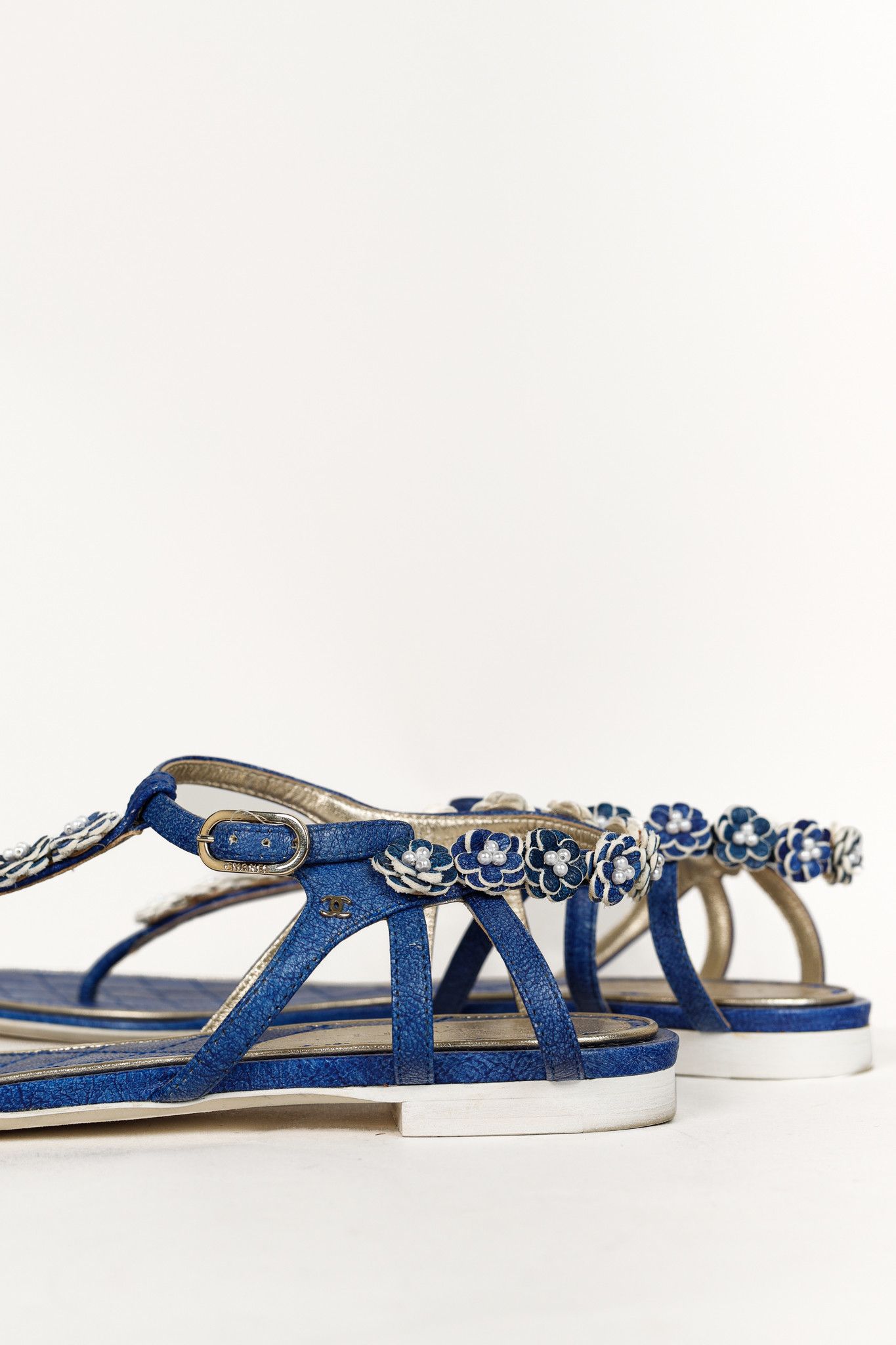 Chanel Chanel Blue Floral-Embellished Leather Thong Sandals Size US 10.5 / IT 40.5 - 9 Thumbnail