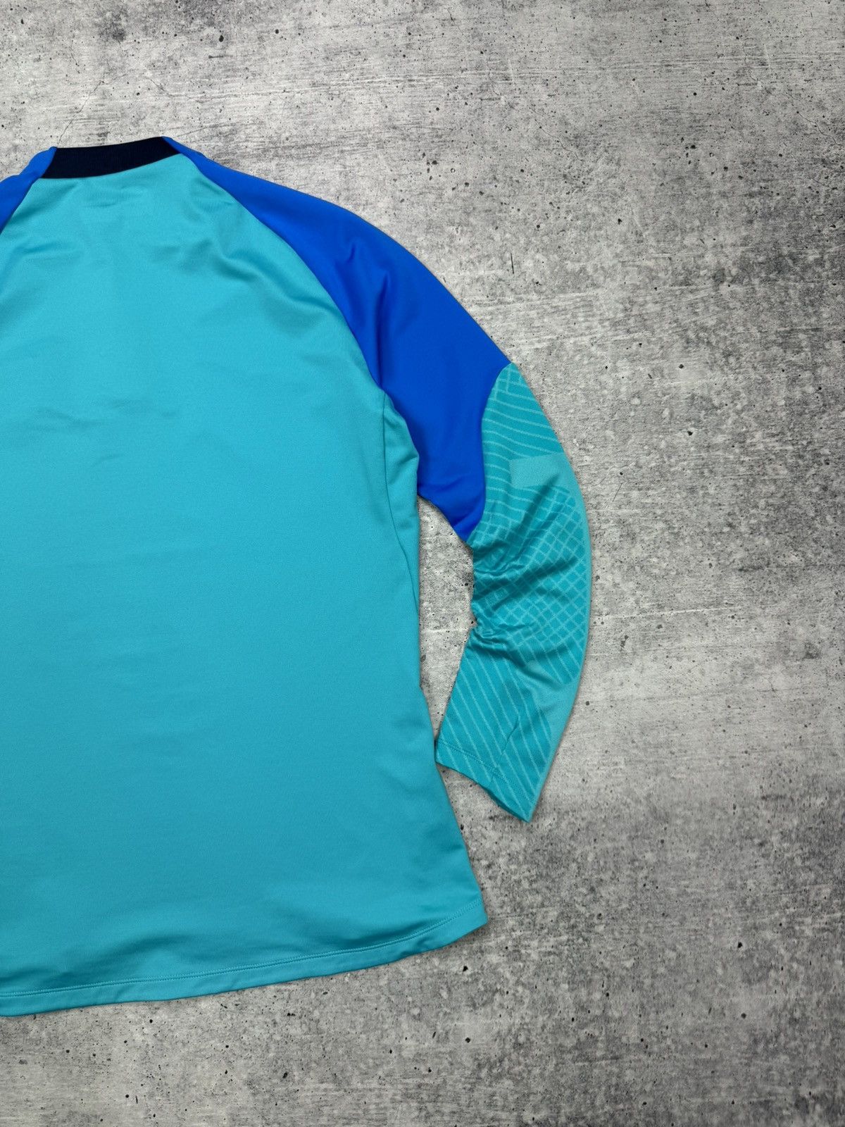 Designer × Nike Vintage Nike F.C. Barcelona Logo Y2K Jersey Zip Sweatshirt Size US L / EU 52-54 / 3 - 16 Thumbnail