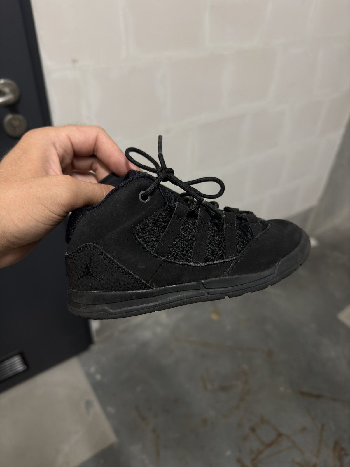 Jordan Brand Nike Jordan Kids black sneakers buty shoes AQ9215-001 Size US 5 / EU 37 - 4 Thumbnail