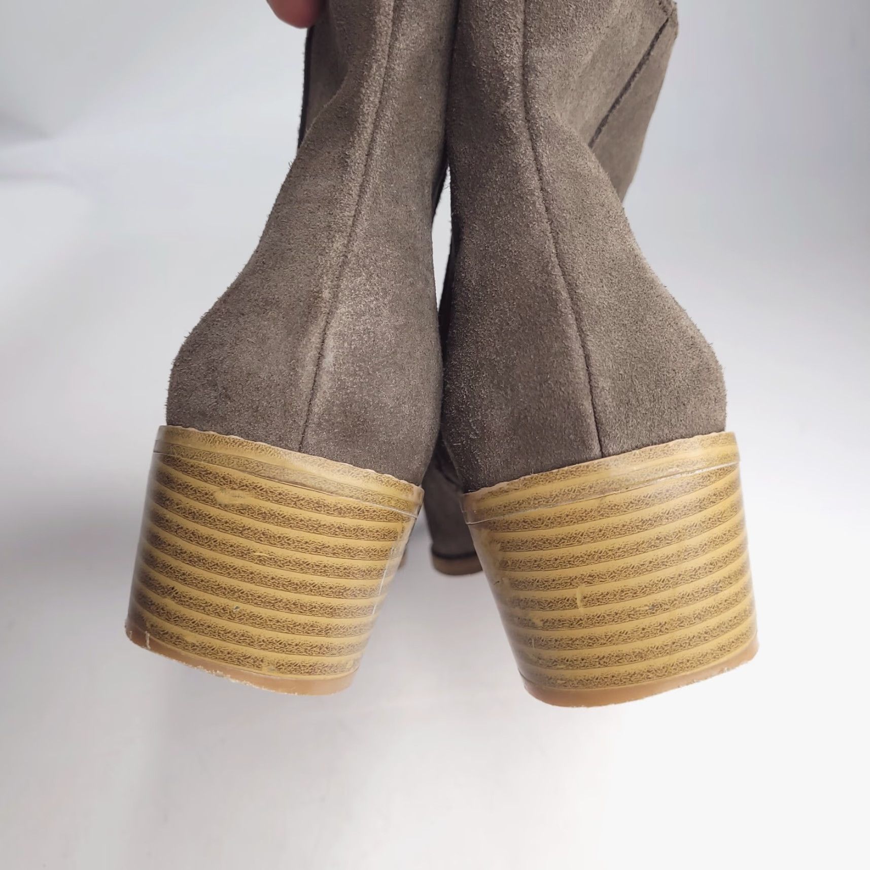 Clarks VINTAGE? Clarks Boots Women 8 Brown Suede Leather Ankle Zip Heel Bootie Sunset Beige Boots Women 8 Brown Leather Suede Ankle Zip Heel Bootie Size US 8 / IT 38 - 4 Thumbnail
