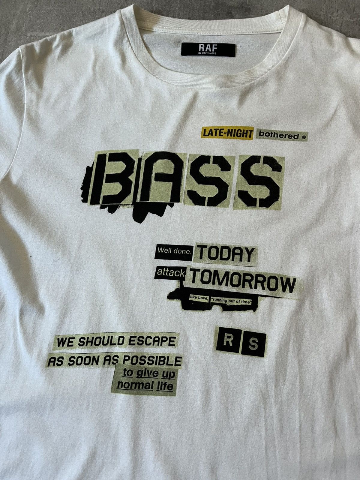 Raf by Raf Simons Raf by Raf Simons A/W 2011 BASS white T-shirt vintage Size US M / EU 48-50 / 2 - 2 Thumbnail