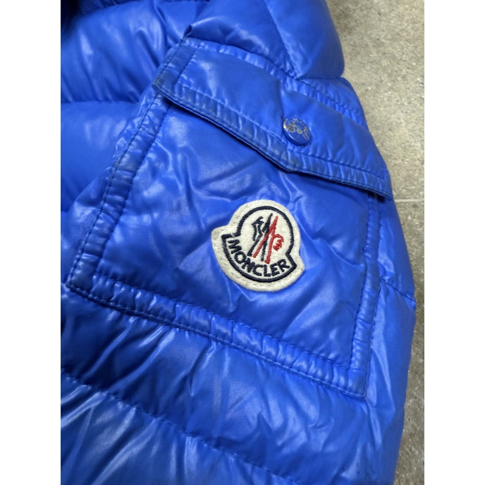 Moncler Moncler Puffer Blue Kids 12M Used Size US XXS / EU 40 - 2 Thumbnail