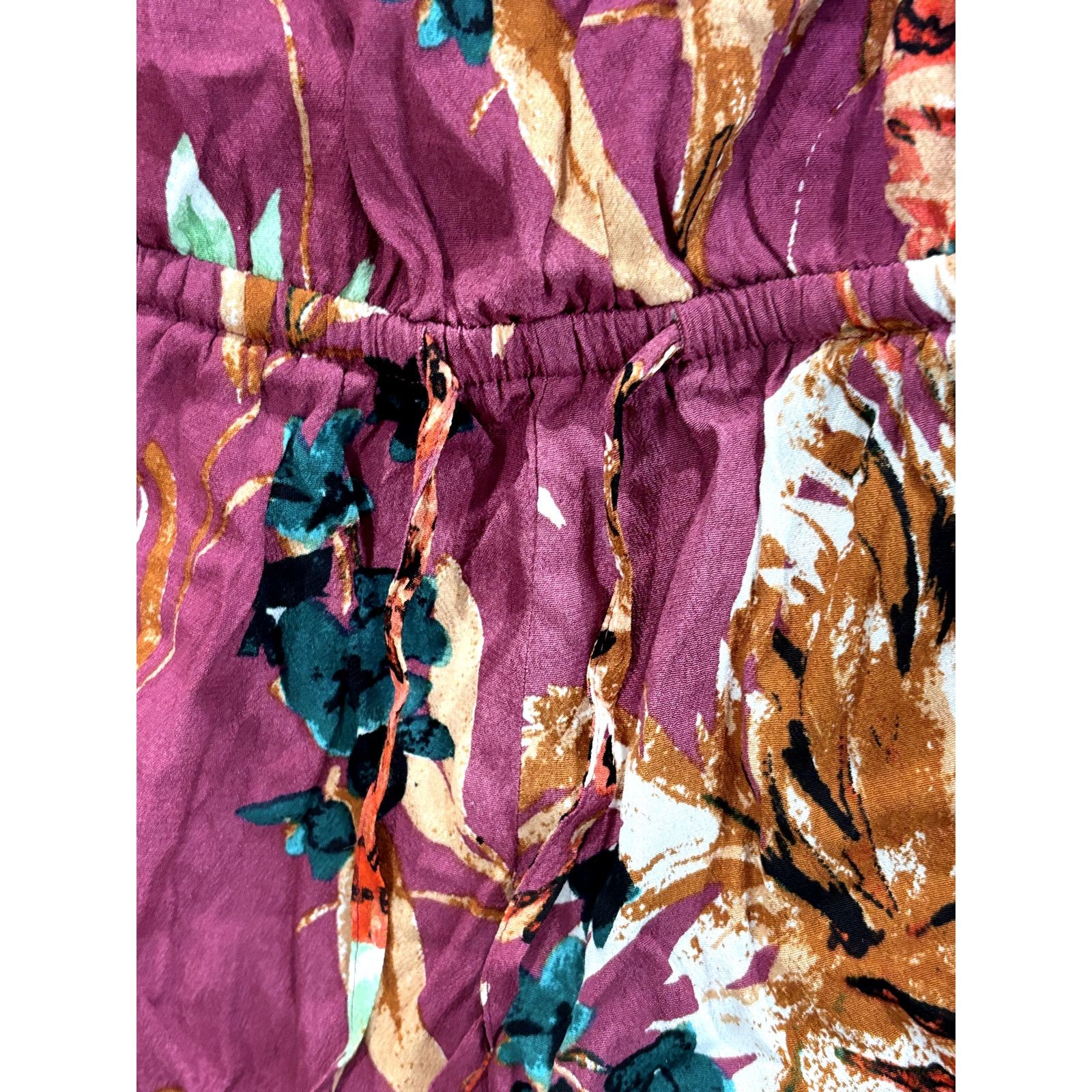 Express EXPRESS Tropical Floral Off The Shoulder Romper Size 28" / US 6 / IT 42 - 7 Thumbnail