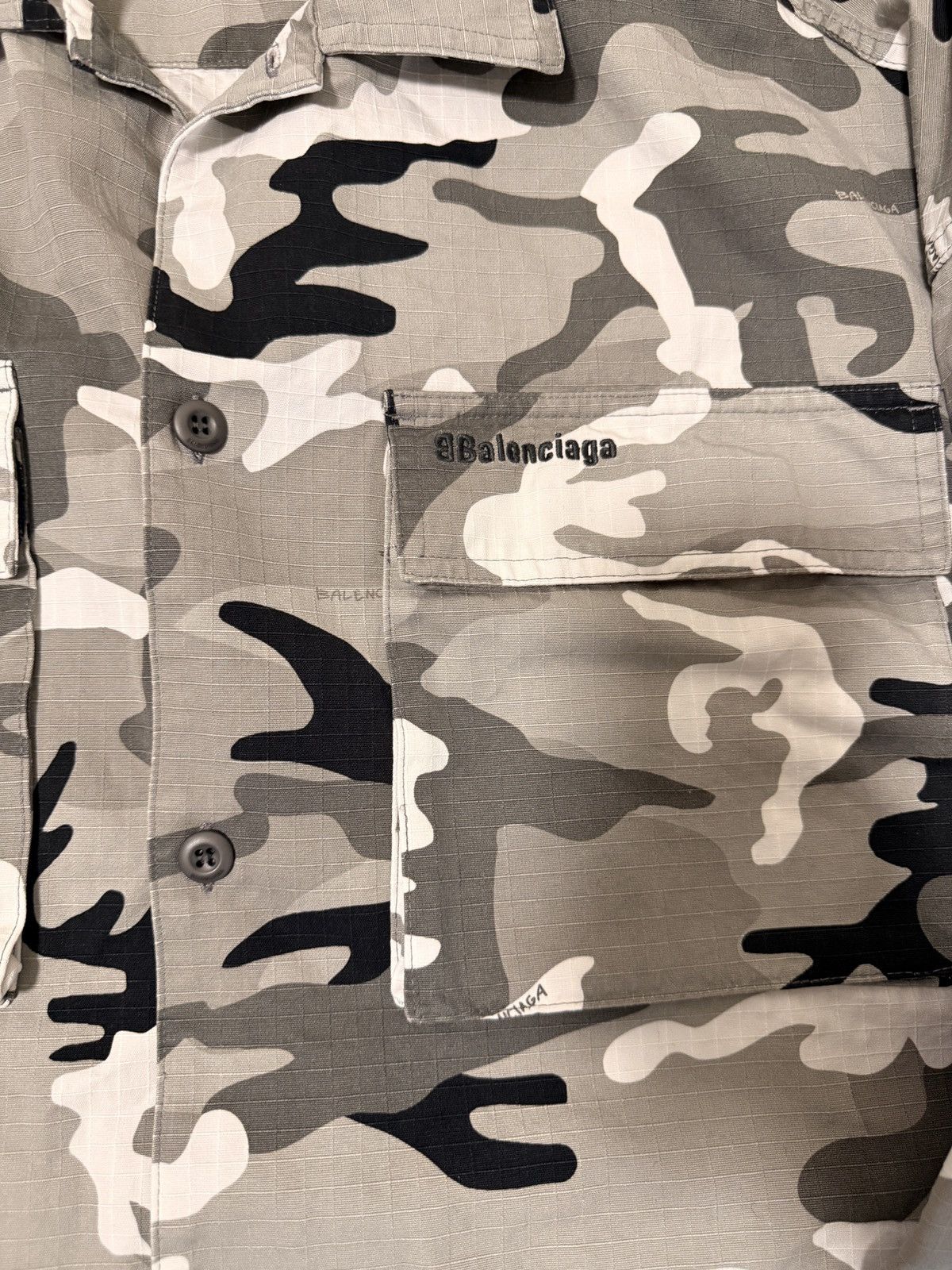 Balenciaga Balenciaga Camo Four Pocket Overshirt Size US L / EU 52-54 / 3 - 7 Thumbnail