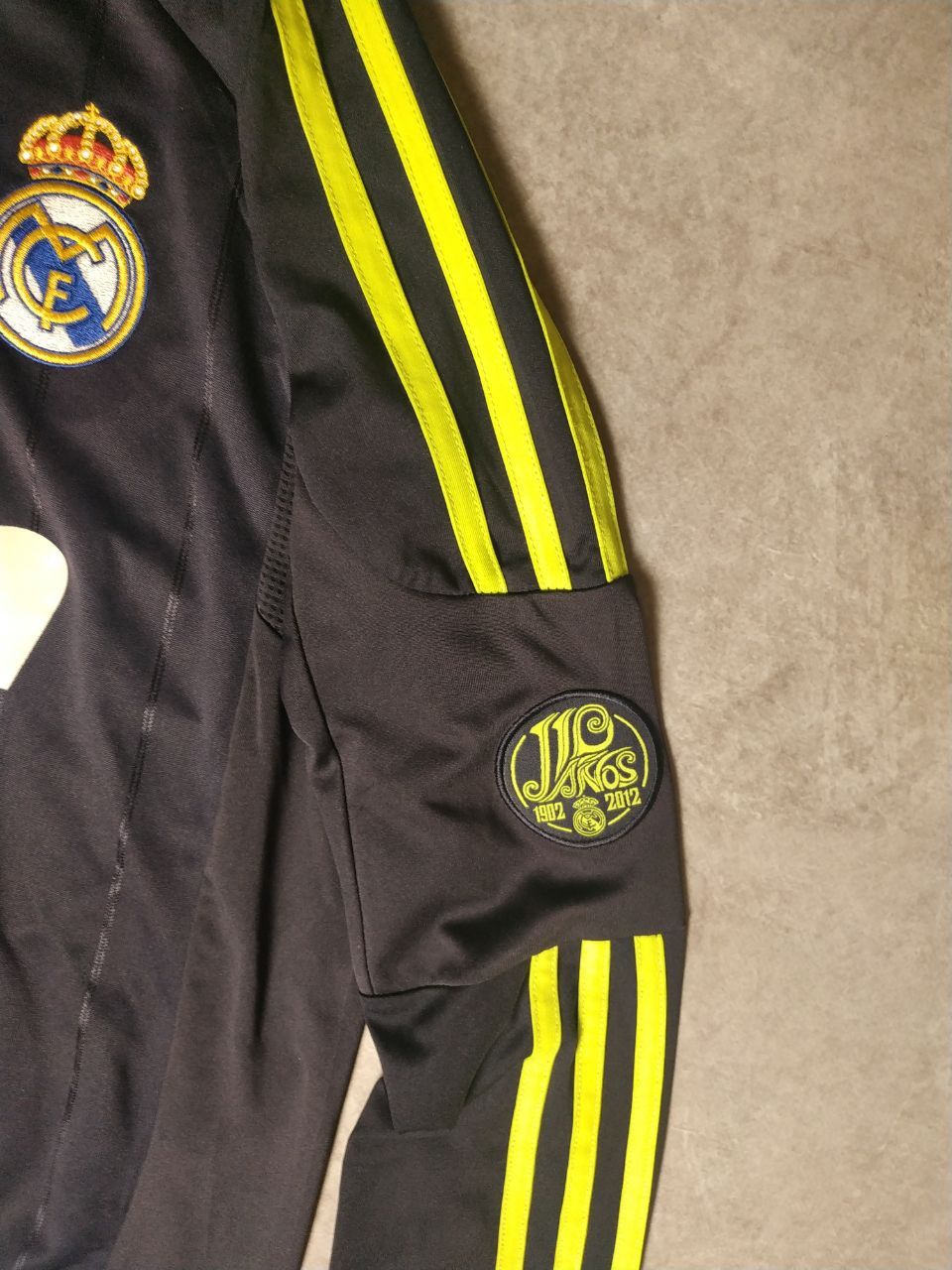 Adidas Xabi Alonso Real Madrid football jersey 13 Adidas longsleeve Size US M / EU 48-50 / 2 - 4 Thumbnail