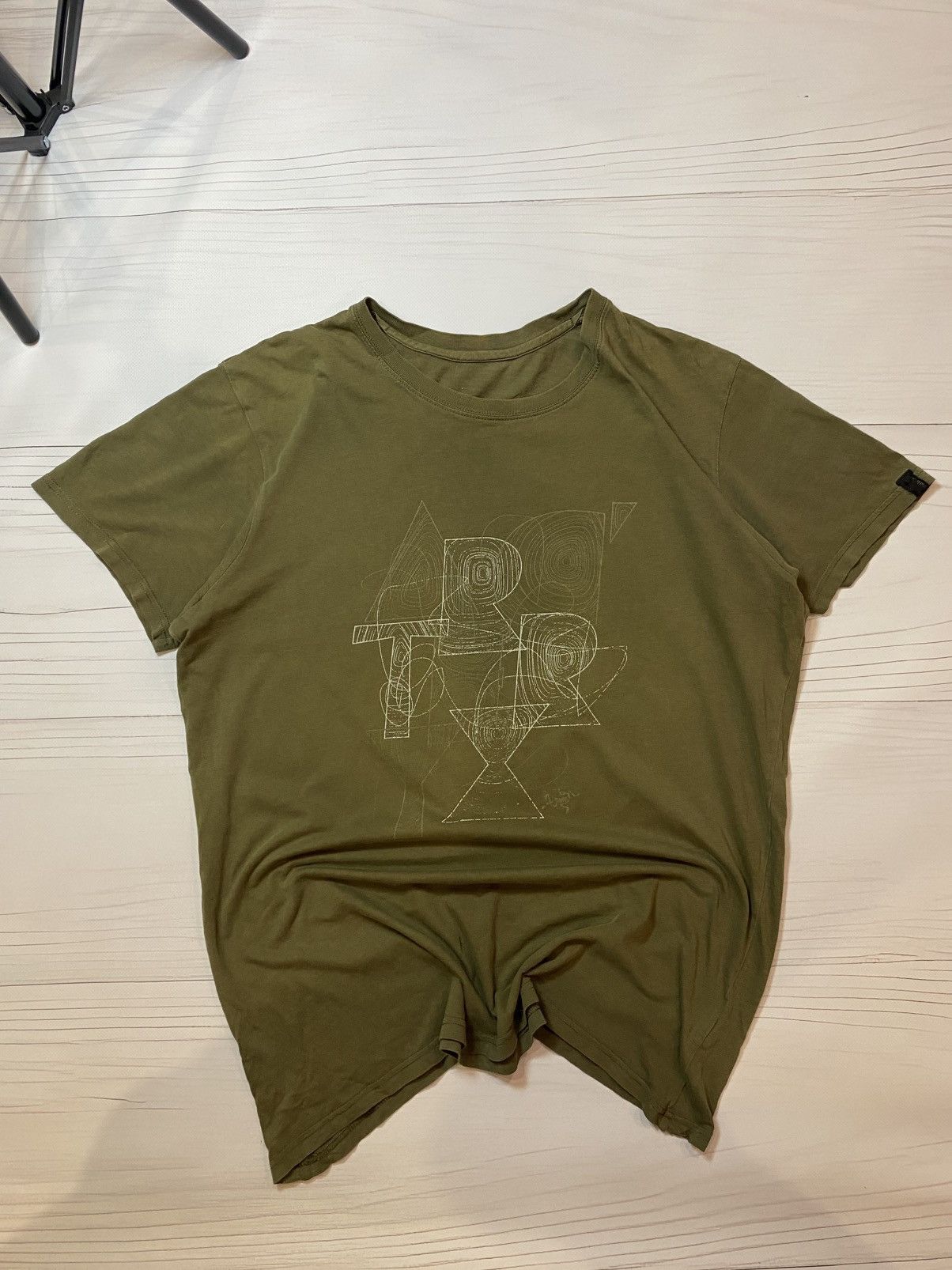 Arc'teryx Vintage Arcteryx Big Logo distressed gorpcore y2k t shirt Size US L / EU 52-54 / 3 - 1 Thumbnail