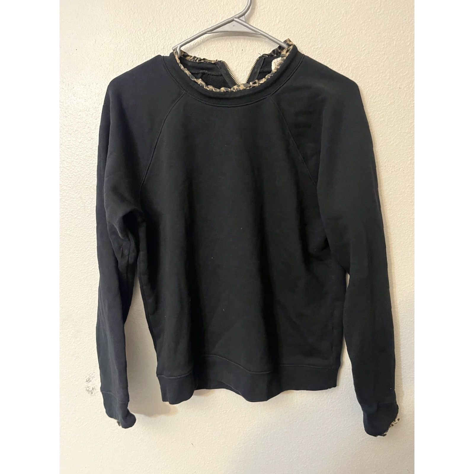 J.Crew J.Crew Sweatshirt Leopard Print Ruffleneck Black Size M Women Pullover Long Sleeve Round Neck Basic Vintage Inspired Size M / US 6-8 / IT 42-44 - 2 Thumbnail