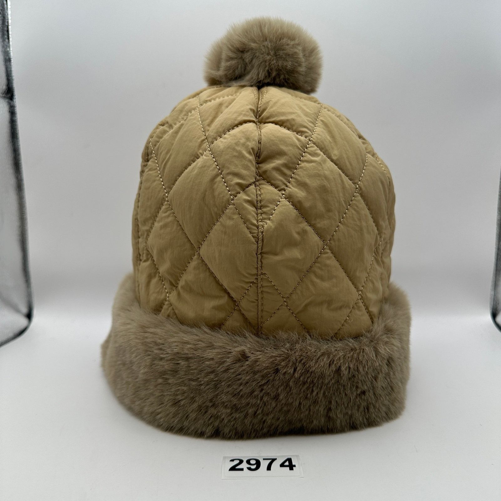 Other VINTAGE WOMEN'S QUILTED FUR TRAPPER HAT BEIGE POM POM WINTER Size ONE SIZE - 1 Thumbnail