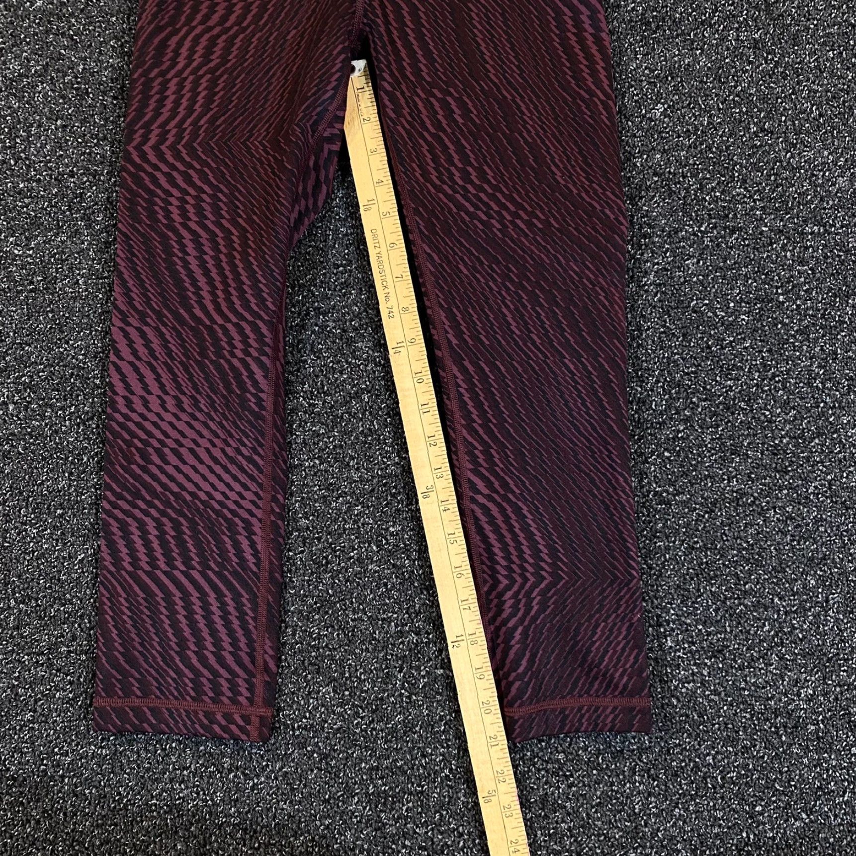 Lululemon Lululemon Capris Leggings Womens Size 6 21" Inseam Maroon Black Active Workout Yoga Athletic Size 28" / US 6 / IT 42 - 4 Thumbnail