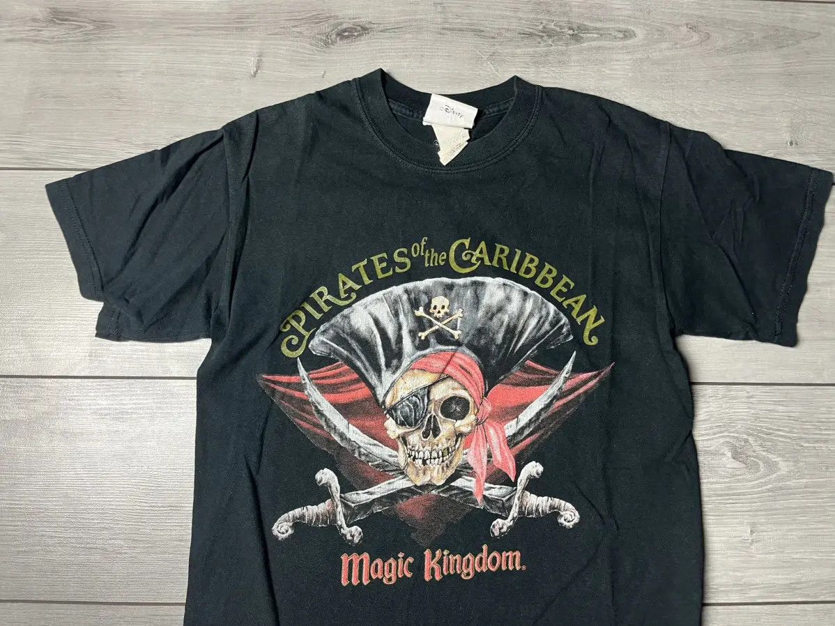 Band Tees Movie Pirates of the Caribbean Tshirt Magic Kingdom size L Size US S / EU 44-46 / 1 - 3 Thumbnail