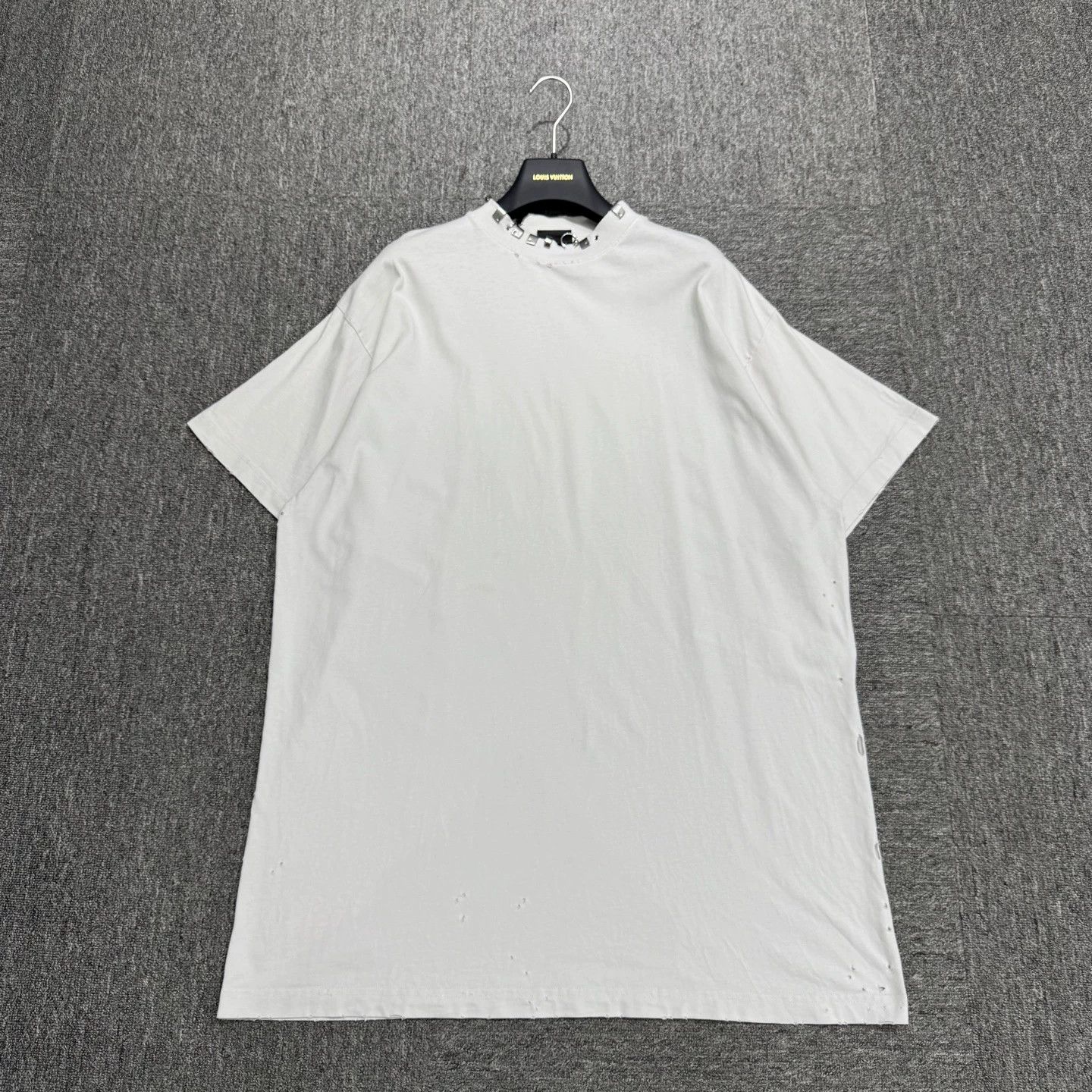 Balenciaga Balenciaga ring punched destroyed T-shirt 98 new stain Size US S / EU 44-46 / 1 - 1 Thumbnail