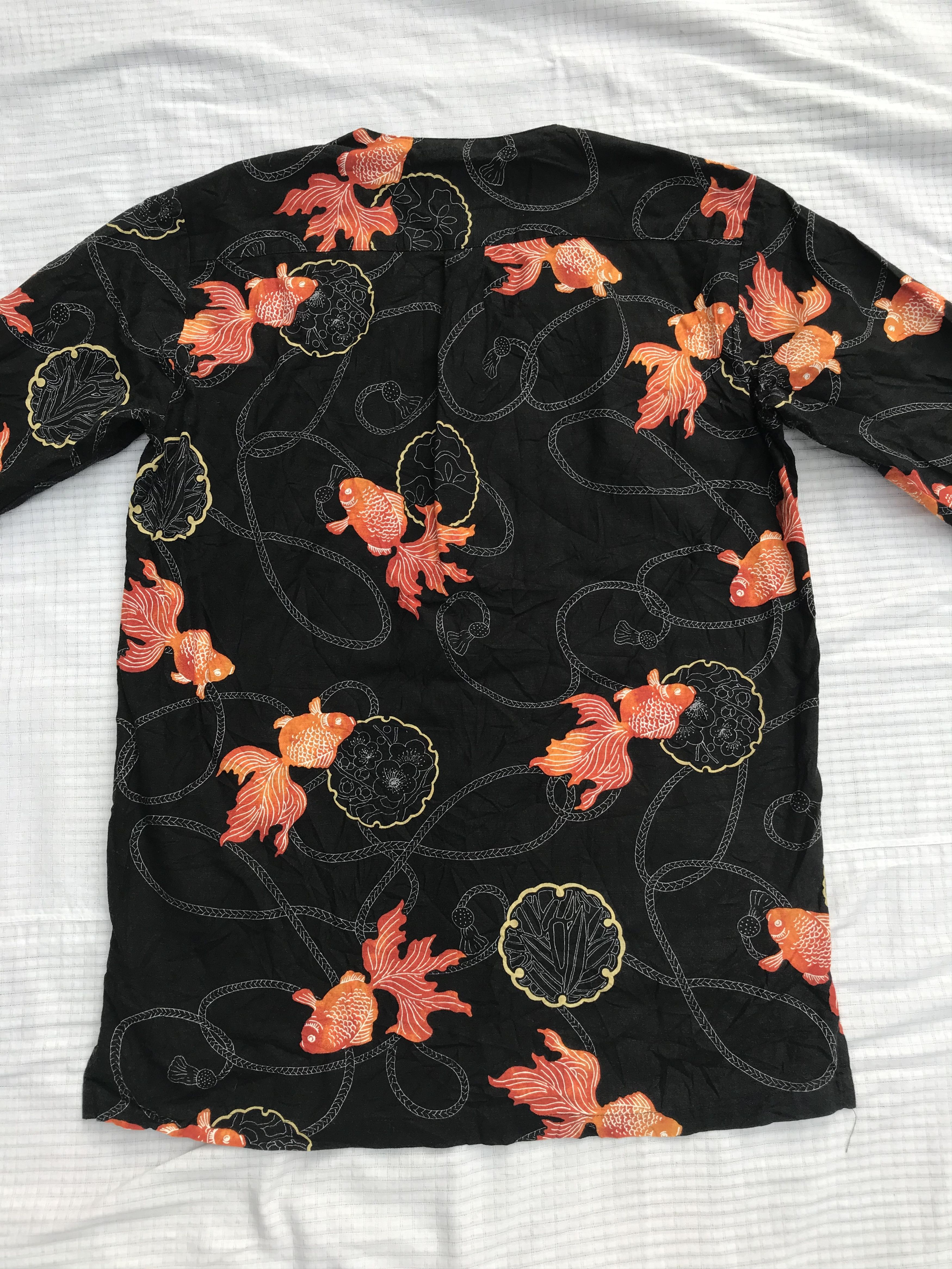 Japanese Brand (S108) Arbe Chitose Gold Fish 3/4 Sleeve Black V Neck Shirt Size US S / EU 44-46 / 1 - 7 Thumbnail
