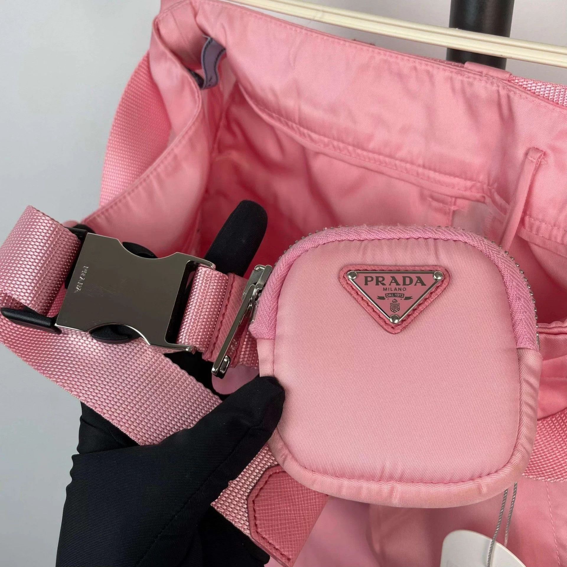 Prada Prada Nylon Pink 165 2020 Shorts Size 28" / US 6 / IT 42 - 3 Thumbnail