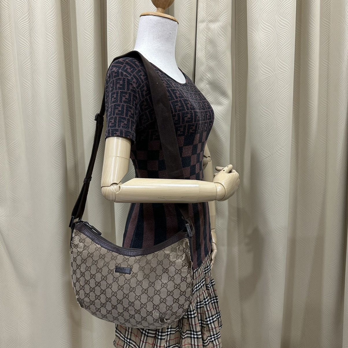 GUCCI GG CANVAS SHOULDER CROSSBODY BAG 15