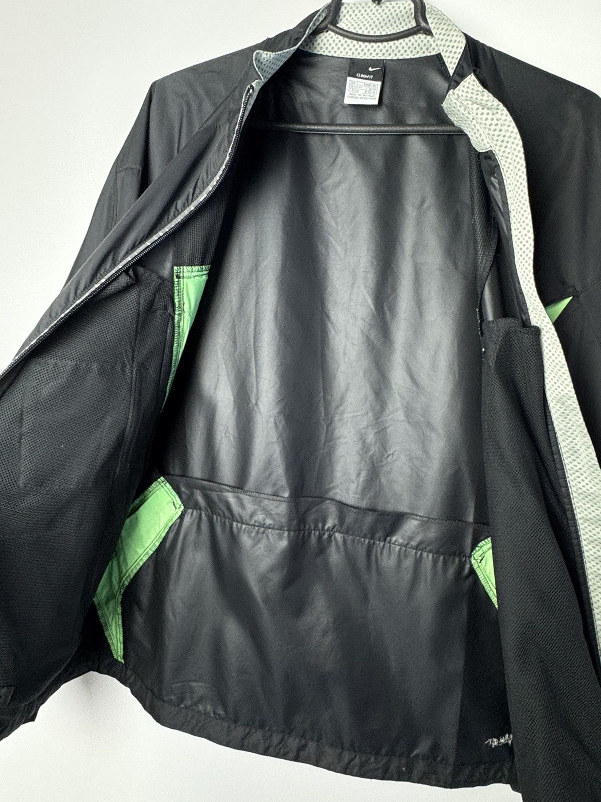 Nike Vintage 00s Nike Baggy Nylon Track Jacket size L Size US L / EU 52-54 / 3 - 9 Thumbnail