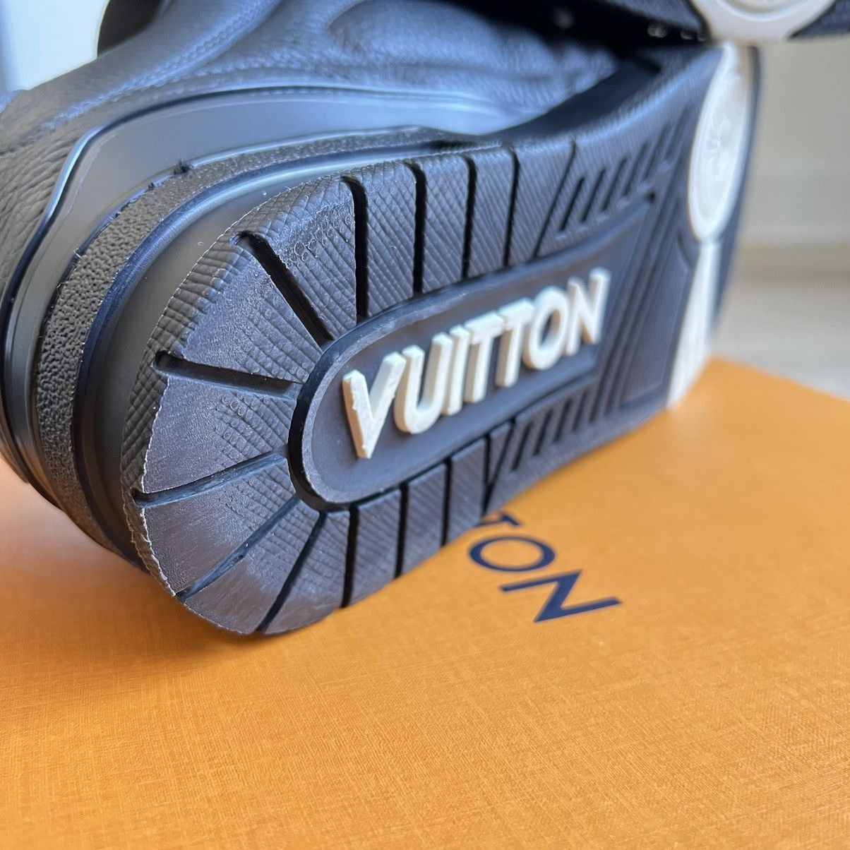 Louis Vuitton Louis Vuitton LV Skate Sneaker Size US 9 / EU 42 - 2 Thumbnail