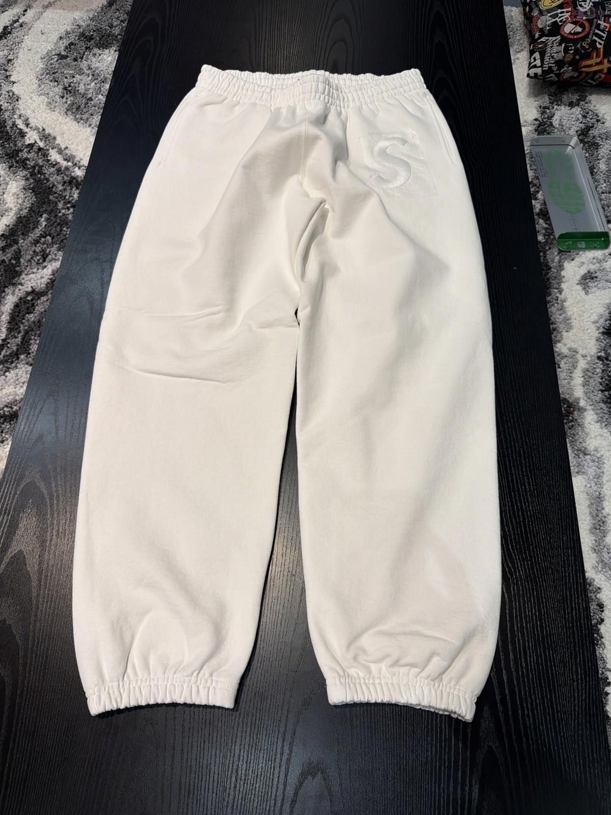 Supreme Supreme S Logo Sweatpants White (SS25) Brand New Size Large Size US 34 / EU 50 - 1 Thumbnail