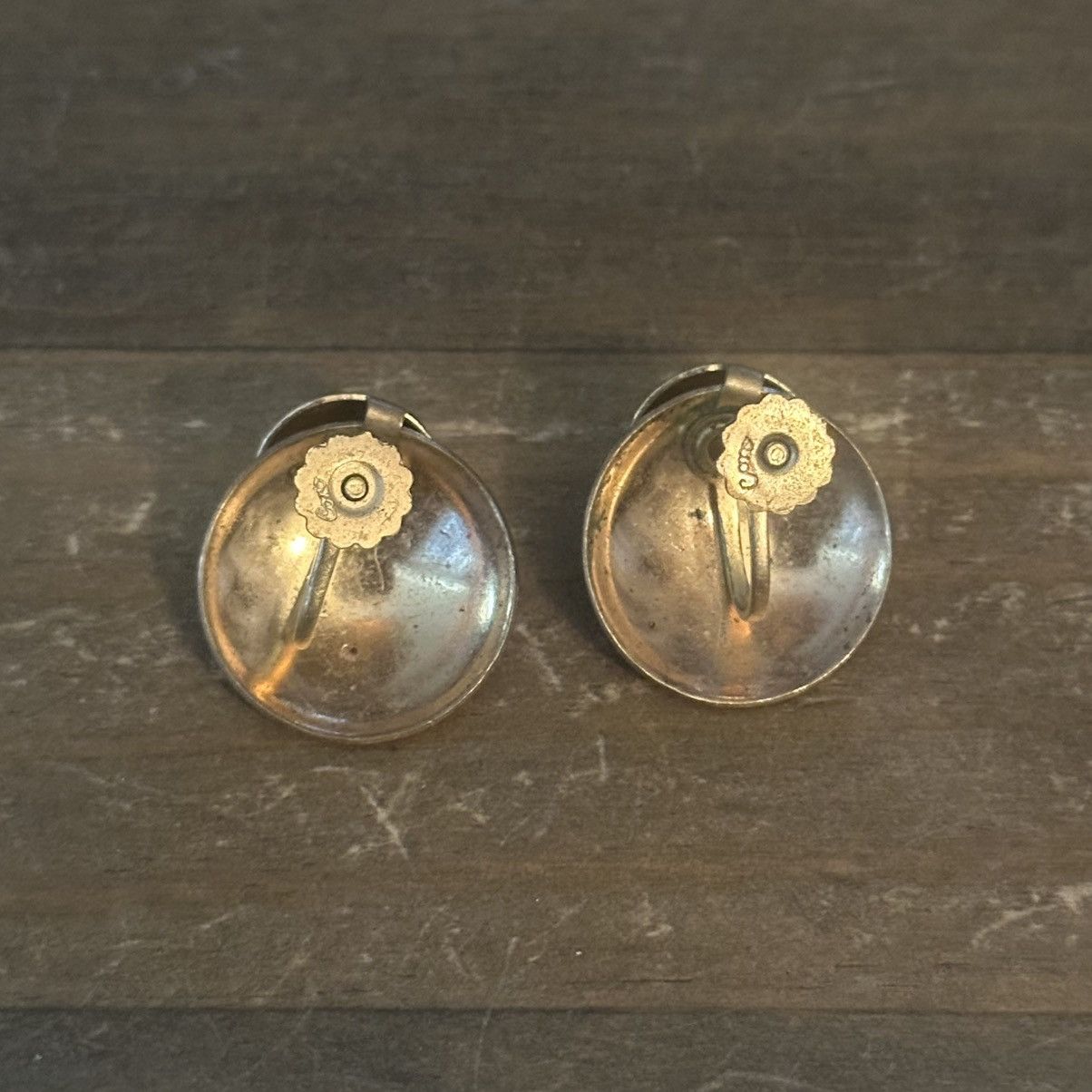 Other × Vintage Vintage Coro gold tone layered dome screwback earrings Size ONE SIZE - 3 Thumbnail