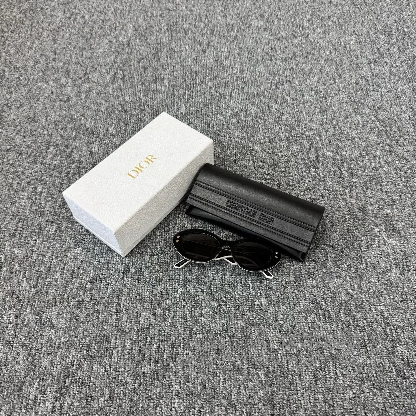 Dior Dior Vacation-style logo; sunglasses| Size ONE SIZE - 3 Thumbnail