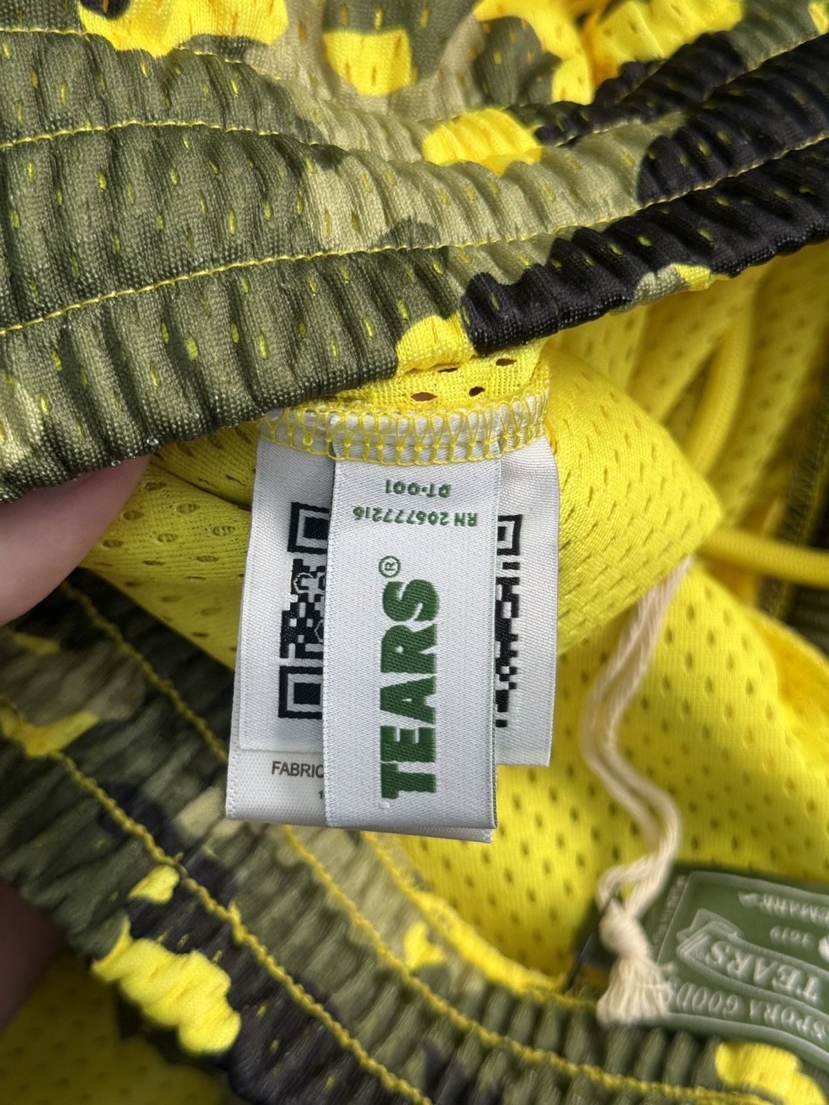 DENIM TEARS Denim Tears Mesh Summer Shorts Yellow Camo Size Medium (NEW) Size US 31 - 7 Thumbnail