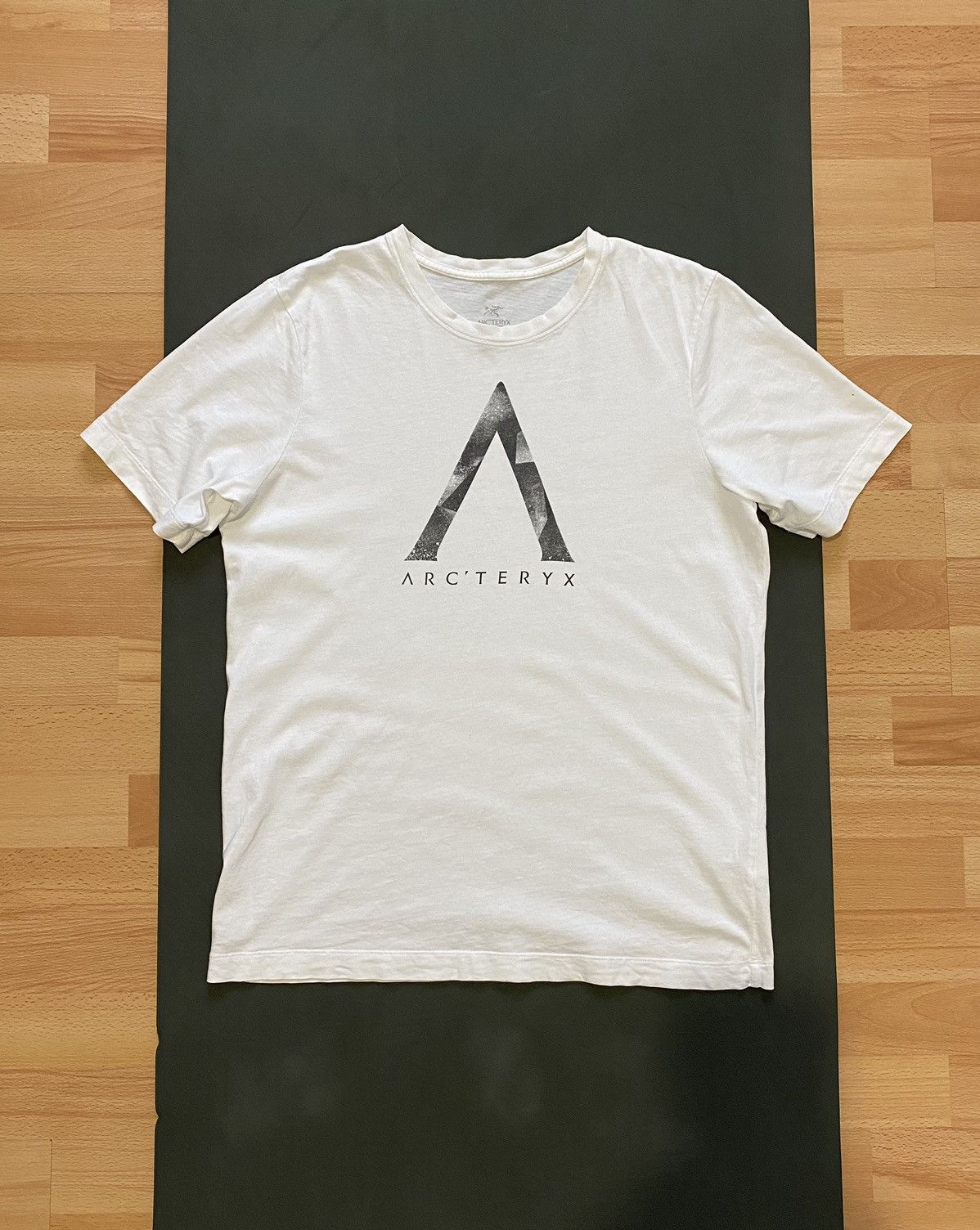 Arc'teryx Men's Arc'teryx white t-shirt Size US M / EU 48-50 / 2 - 1 Thumbnail