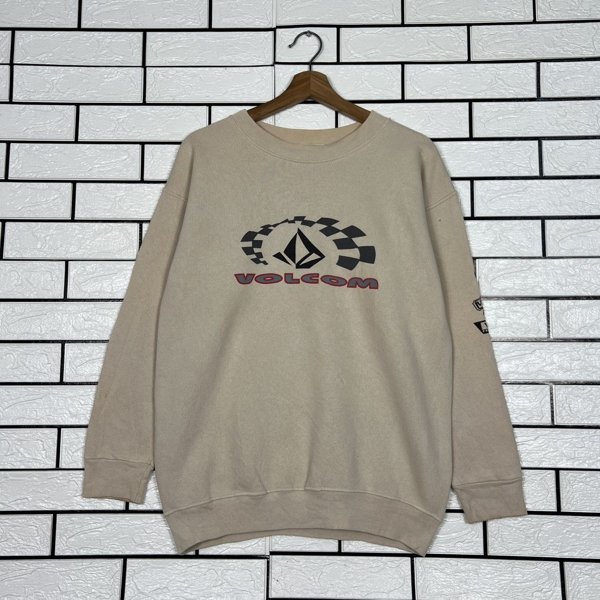 Volcom Vintage 90's VOLCOM Big Logo Crewneck Sweatshirt #4170-C191 Size US S / EU 44-46 / 1 - 1 Thumbnail
