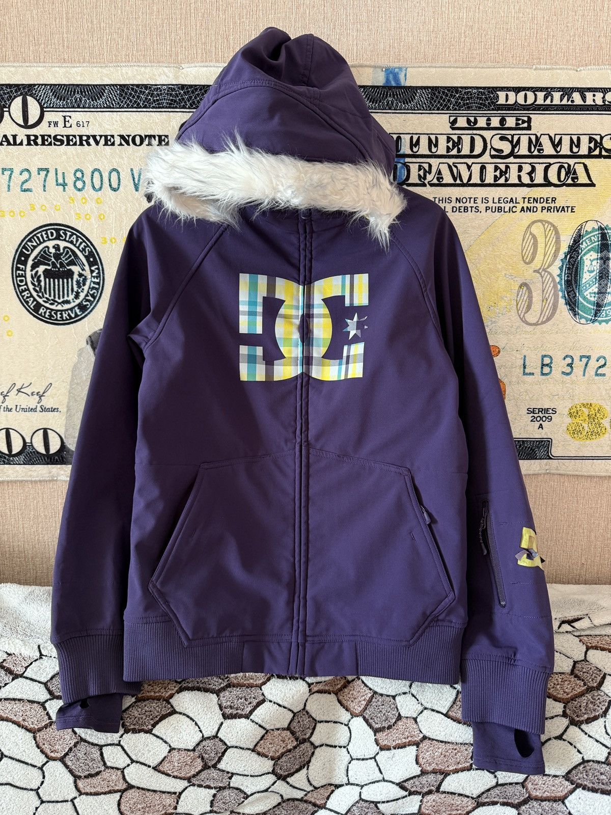 Other Vintage DC Shoes Jacket Faux Fur Hood Big Logo Ski Womens Size M / US 6-8 / IT 42-44 - 2 Thumbnail