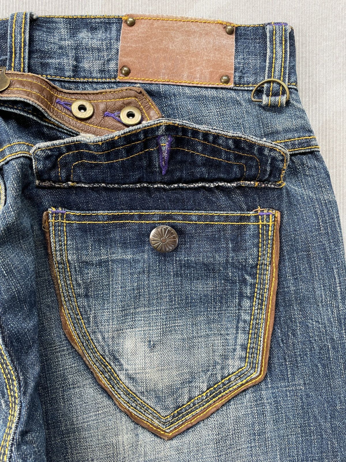 Japanese Brand Oct Flash Buckle Back Size US 31 - 12 Thumbnail