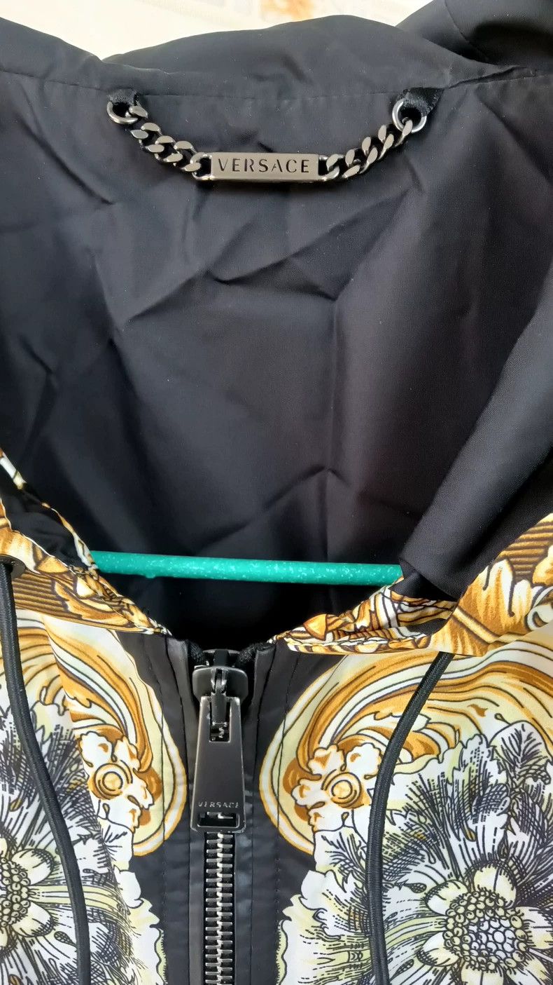 Versace Versace Baroque printed coat Size US S / EU 44-46 / 1 - 2 Thumbnail