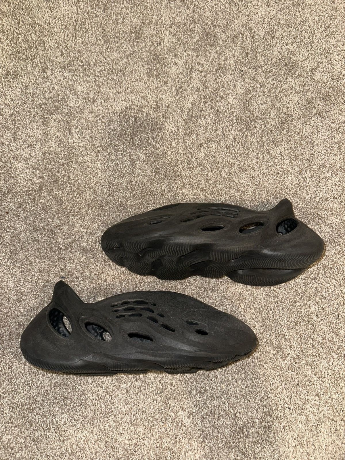 Yeezy adidas Yeezy Foam RNR Onyx Size US 10 / EU 43 - 5 Thumbnail