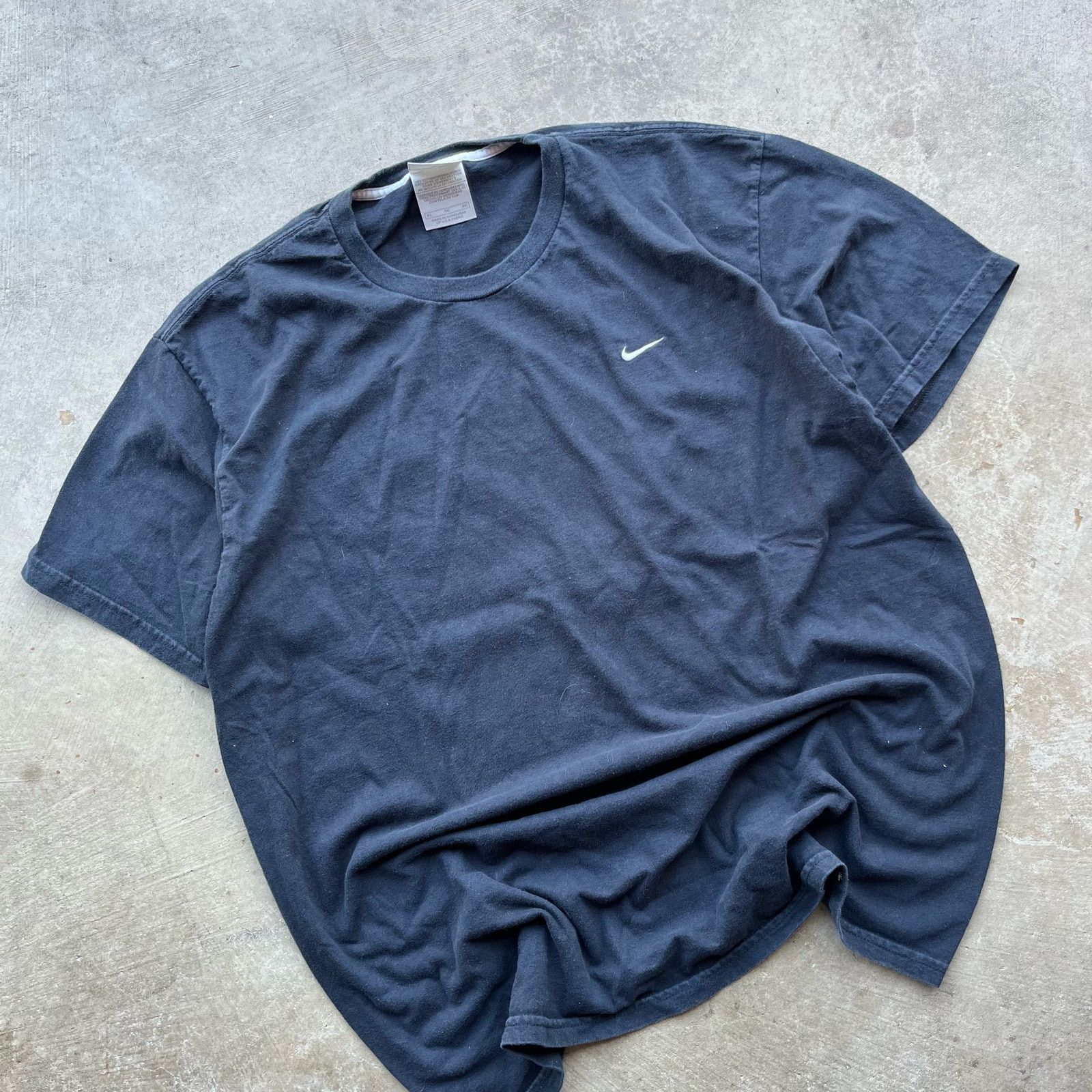 Vintage VINTAGE NIKE BLACK SHIRT ESSENTIAL BLANK 00S SZ XL Size US XL / EU 56 / 4 - 2 Thumbnail