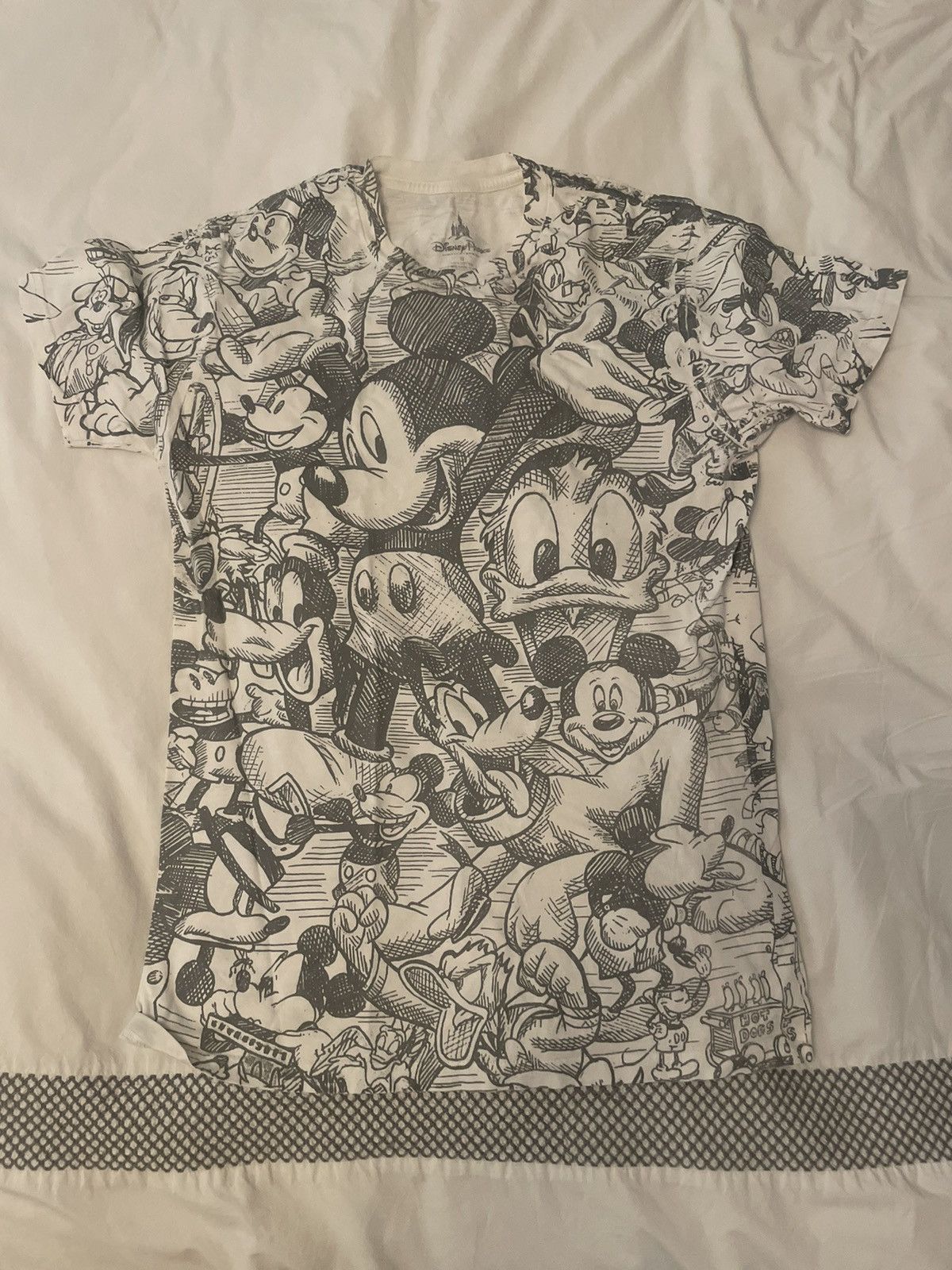Disney × Vintage Y2K Disney All Over Tee Size US S / EU 44-46 / 1 - 1 Thumbnail