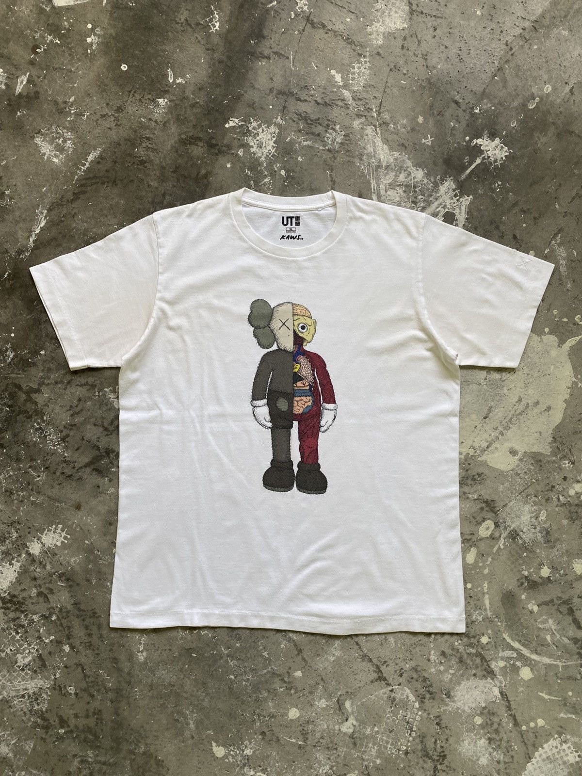 Kaws × Uniqlo Uniqlo X Kaws Size US XL / EU 56 / 4 - 1 Thumbnail