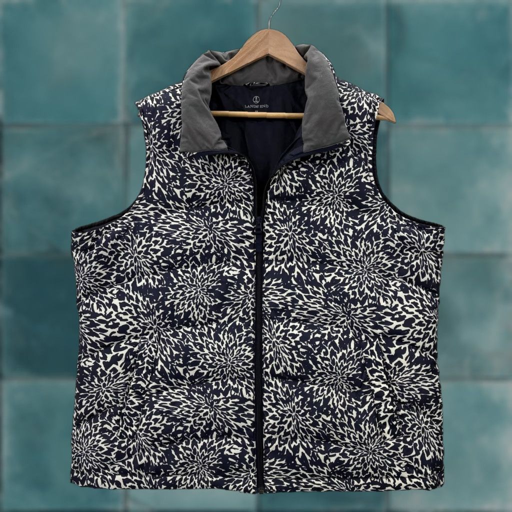Lands' End VINTAGE Lands' End Vest Womens 1X Blue Floral Down Puffer Quilted Full Zip Warm Travel Size XL / US 12-14 / IT 48-50 - 1 Thumbnail