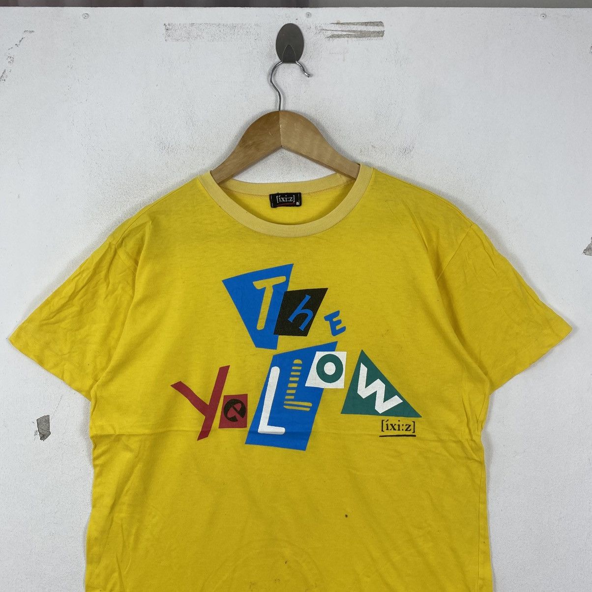 Vintage Vintage íxi:z Japan 90s Streetwear Yellow Graphic Tee Sz M Size US M / EU 48-50 / 2 - 3 Thumbnail