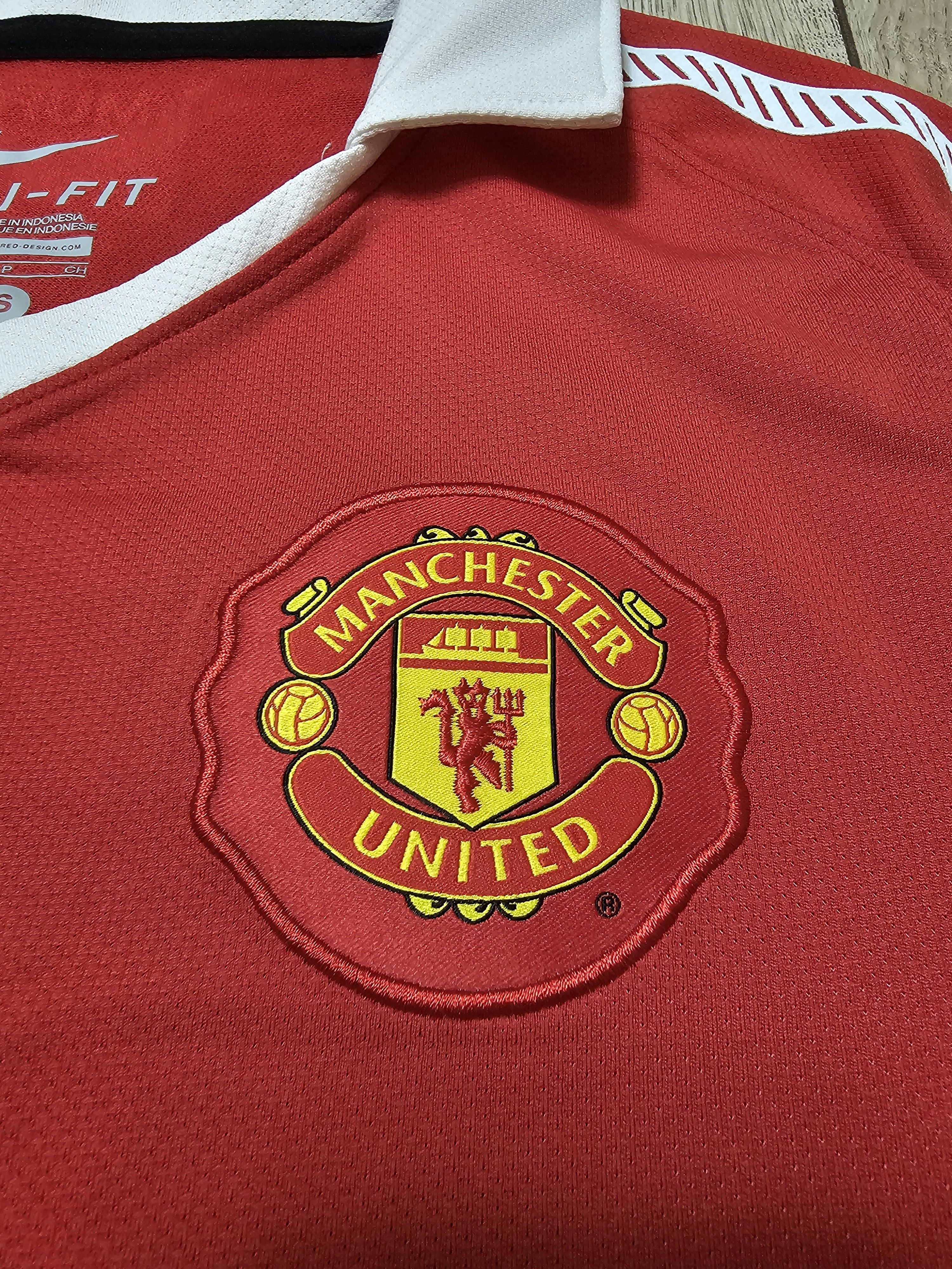 Nike MANCHESTER UNITED 2010 2011 HOME FOOTBALL SOCCER JERSEY Size US S / EU 44-46 / 1 - 4 Thumbnail