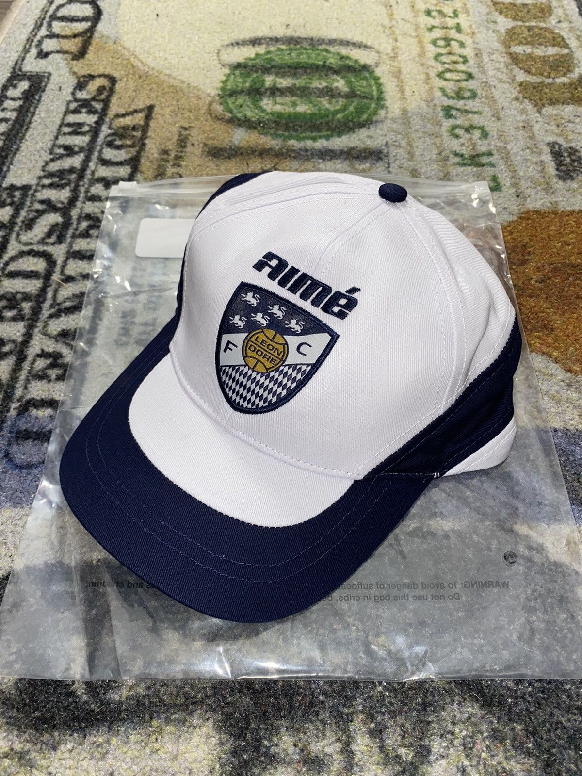 【⚠️お値下げ可】 アメレオンドレALD TEAM LEON SOCCER HAT Aime Leon Dore ALD Team Leon Logo Soccer Hat Cap in White