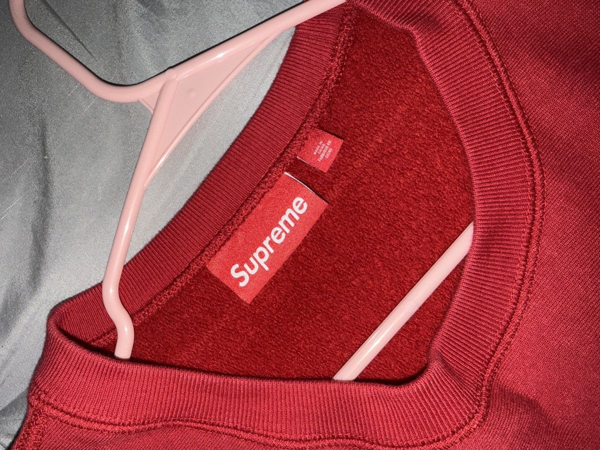 Supreme Supreme red on red crewneck Size US XL / EU 56 / 4 - 3 Thumbnail